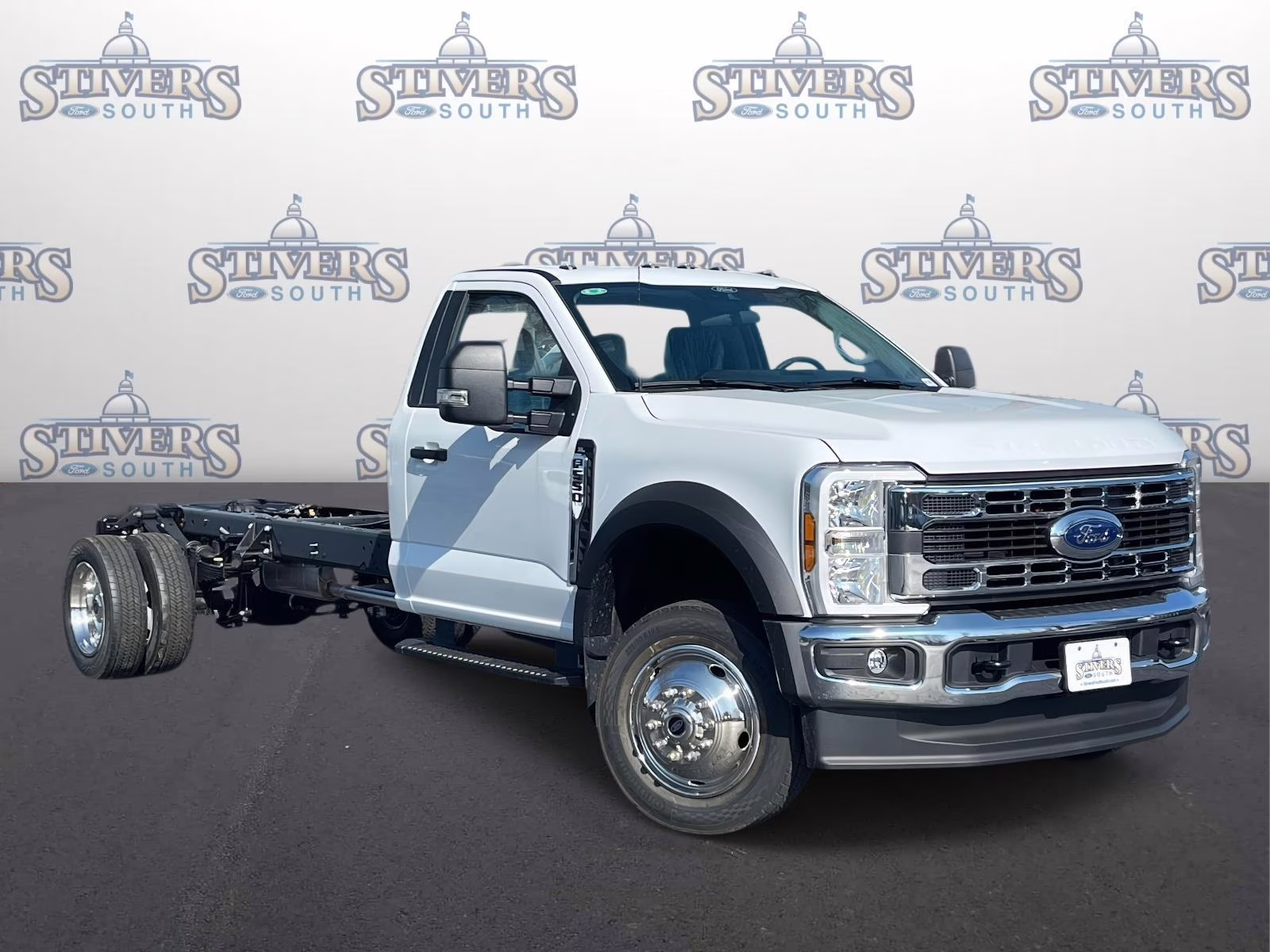 2026 Oxford White Ford Super Duty F-550 DRW XL RWD Chassis