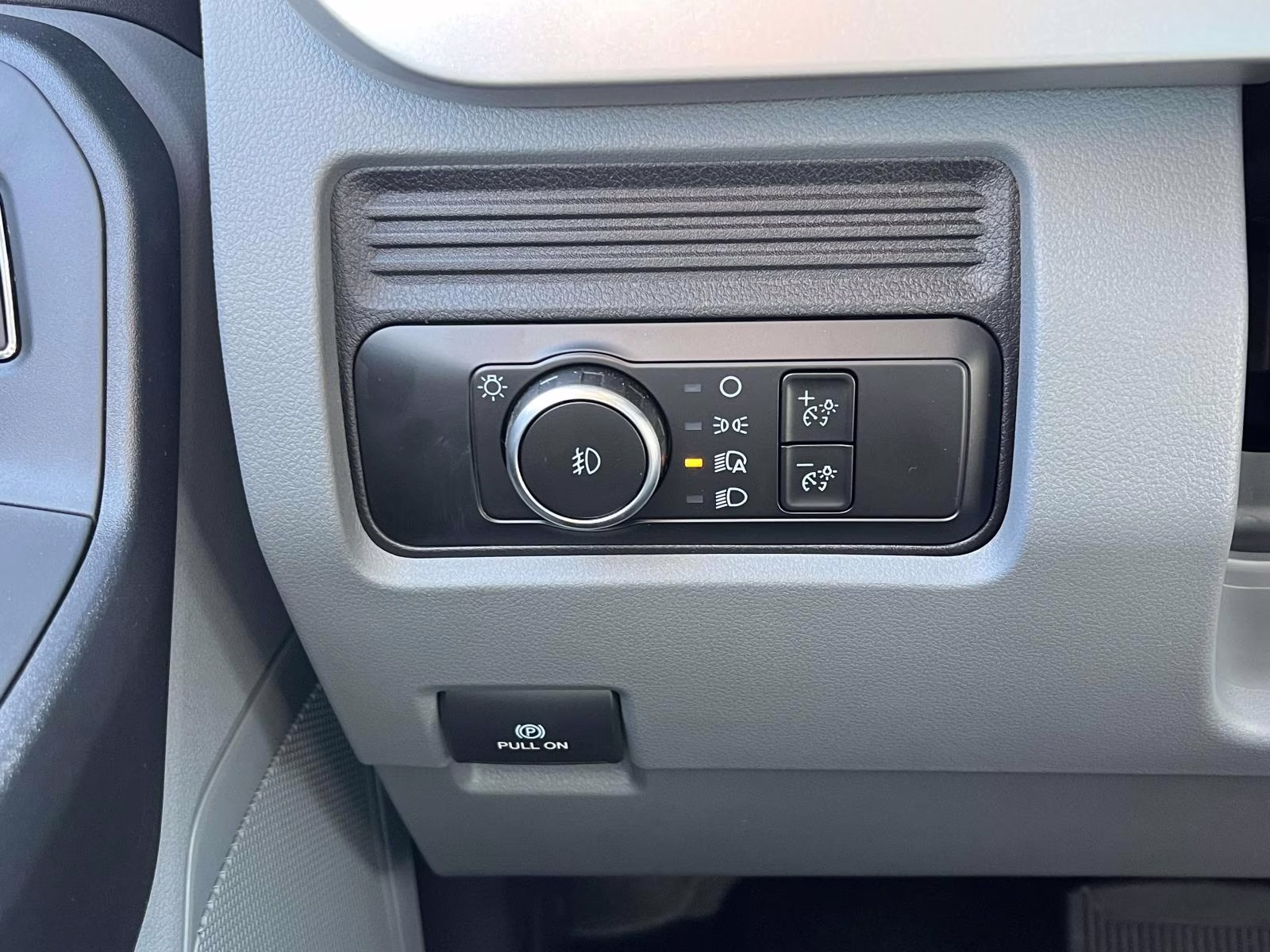 2026 Oxford White Ford Super Duty F-550 DRW XL RWD Chassis