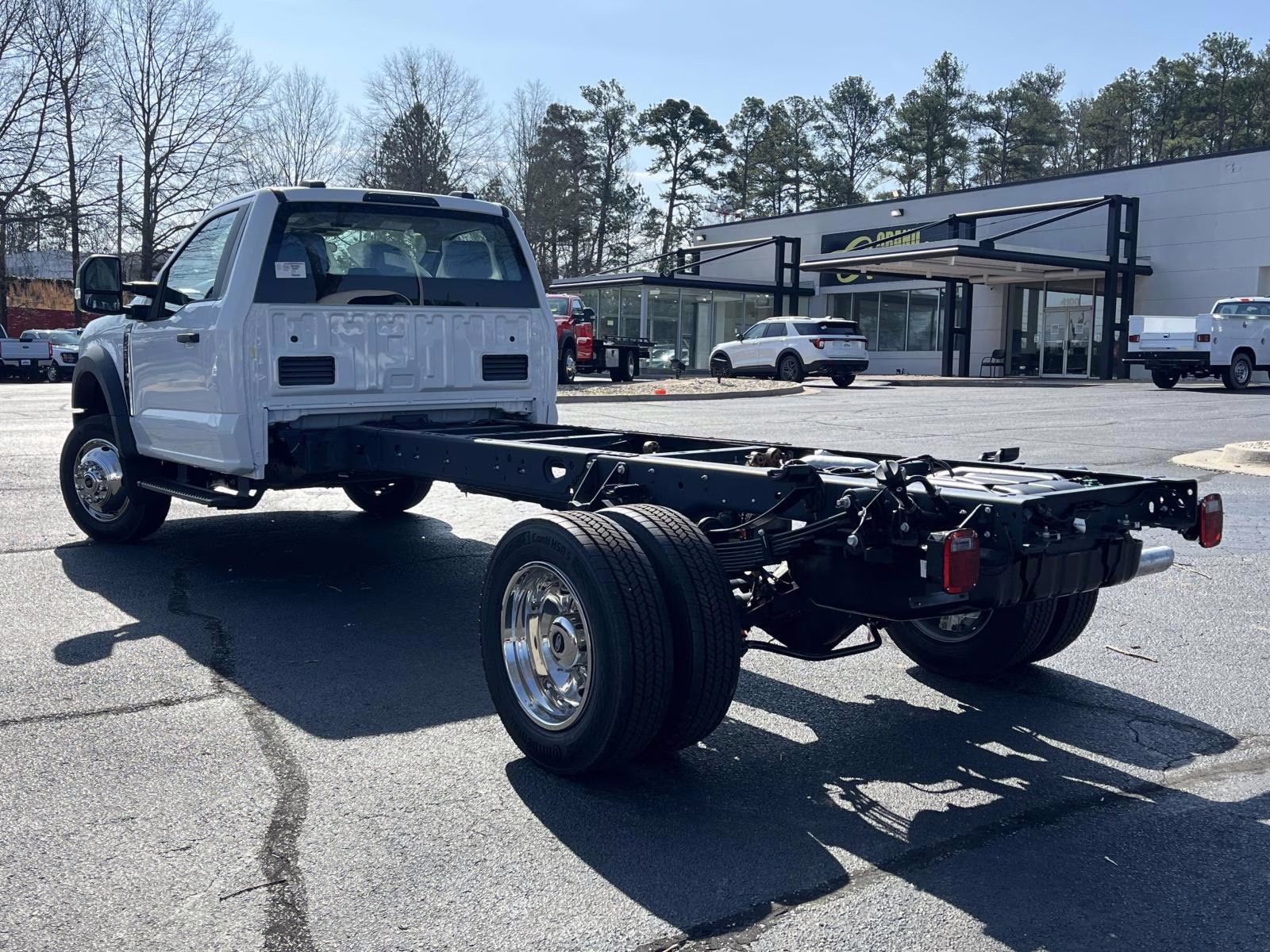 2026 Oxford White Ford Super Duty F-550 DRW XL RWD Chassis