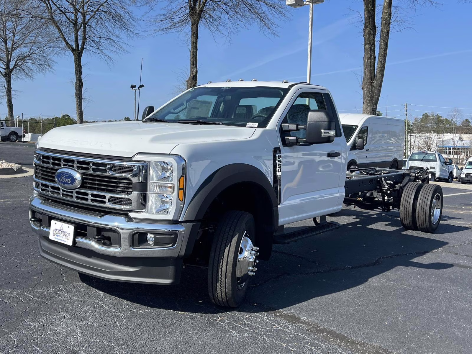 2026 Oxford White Ford Super Duty F-550 DRW XL RWD Chassis