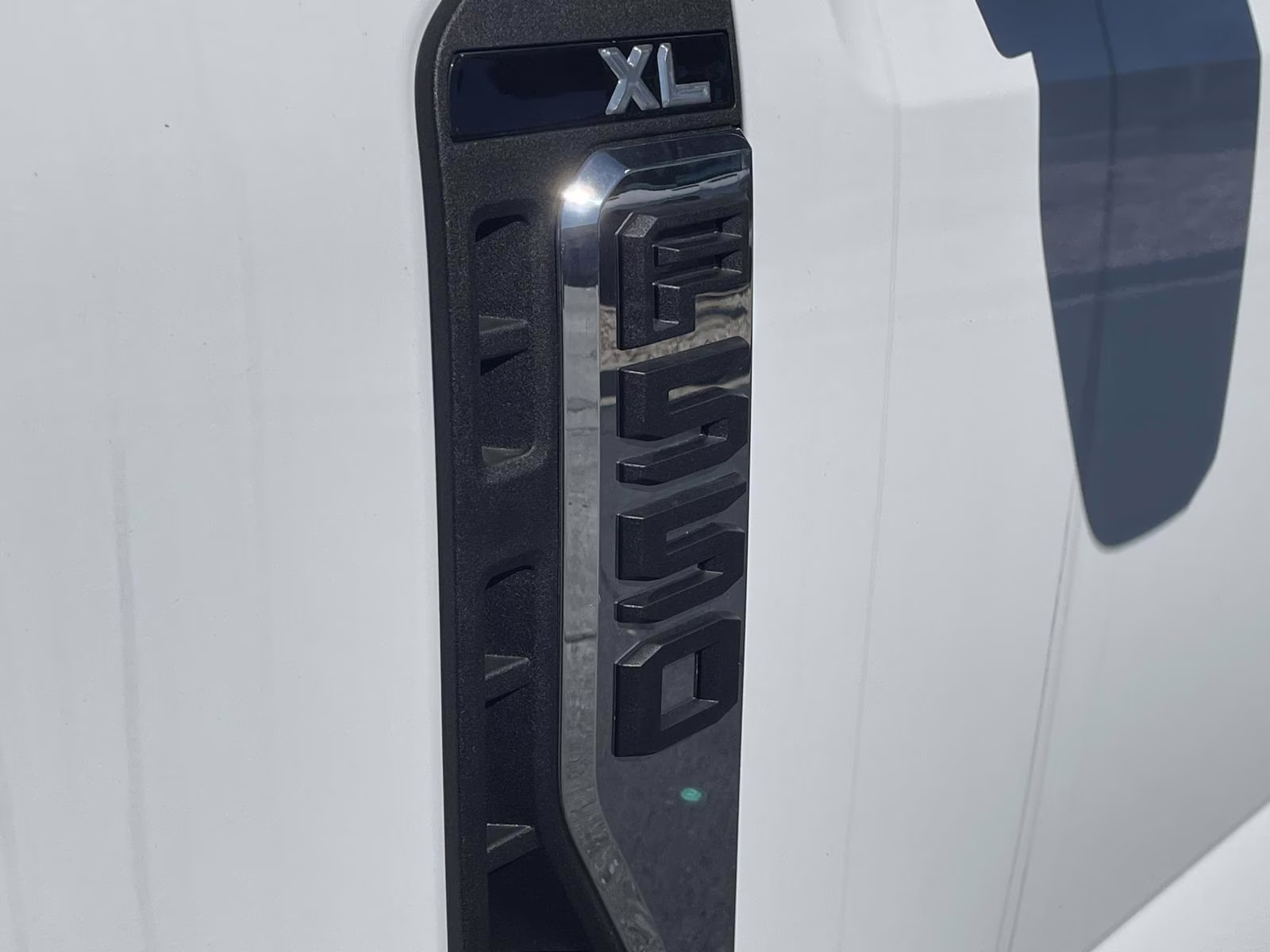 2026 Oxford White Ford Super Duty F-550 DRW XL RWD Chassis