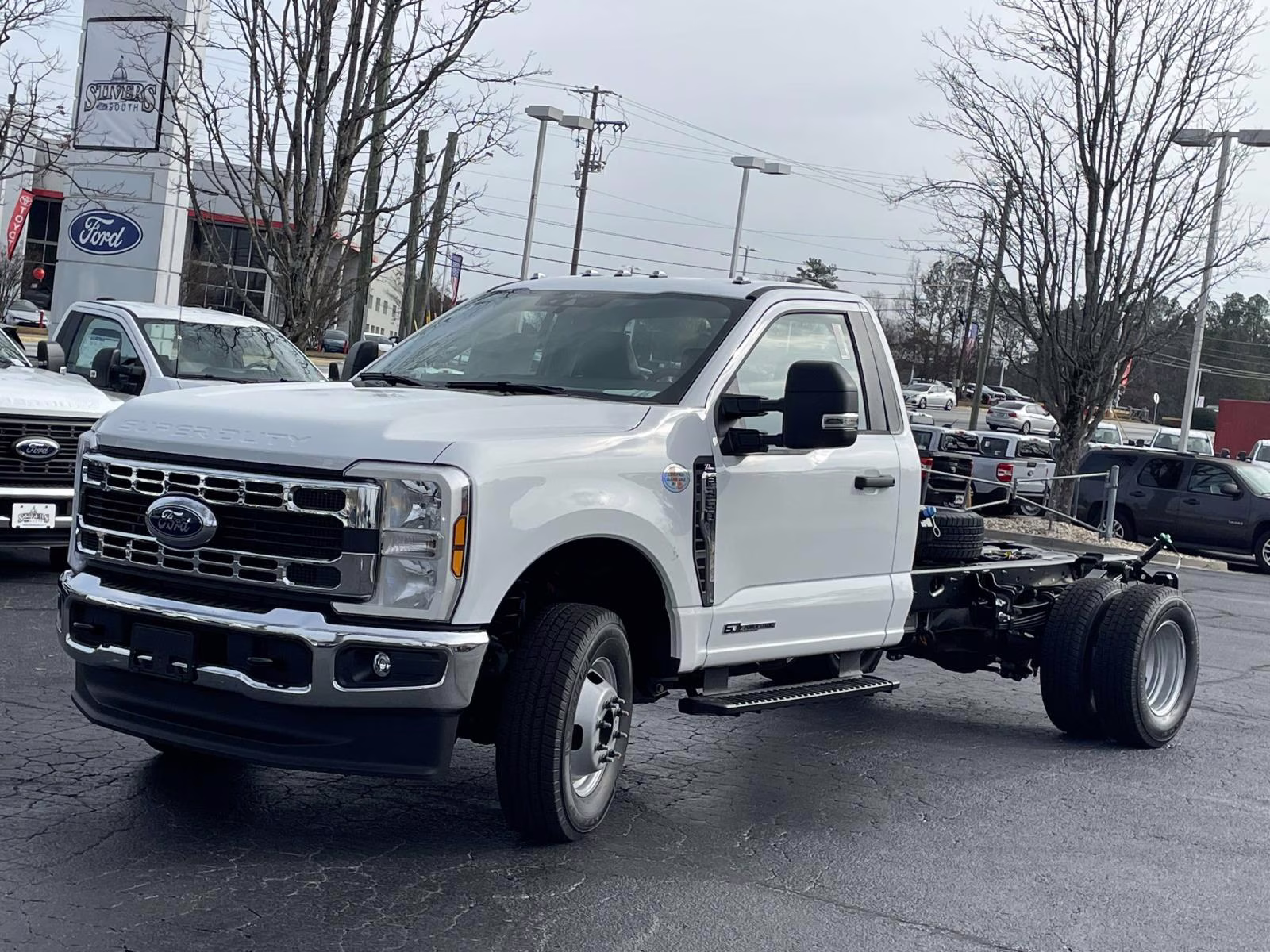 2026 Oxford White Ford Super Duty F-550 DRW XL RWD Chassis