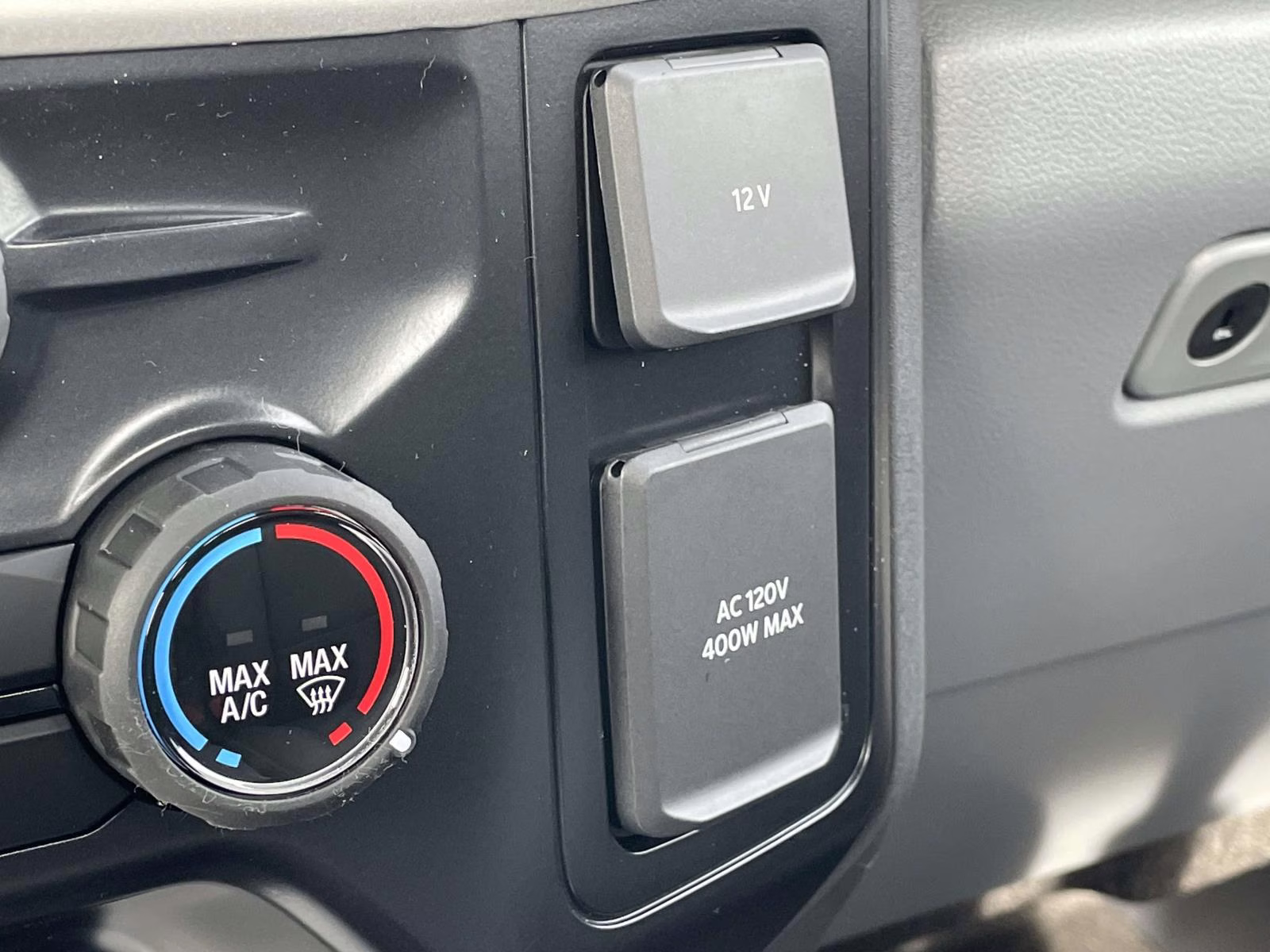 2026 Oxford White Ford Super Duty F-550 DRW XL RWD Chassis