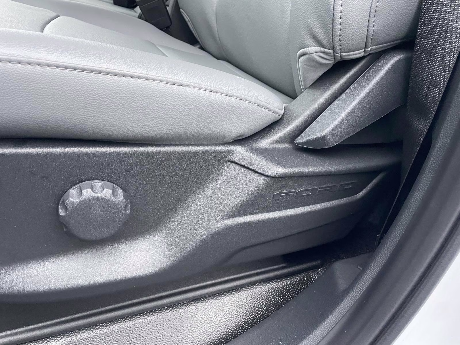 2026 Oxford White Ford Super Duty F-550 DRW XL 4X4 Chassis