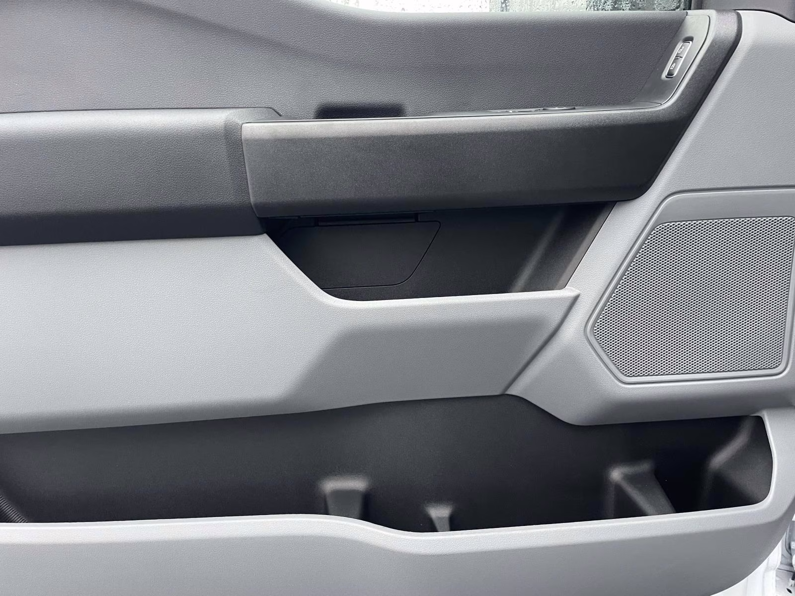 2026 Oxford White Ford Super Duty F-550 DRW XL 4X4 Chassis