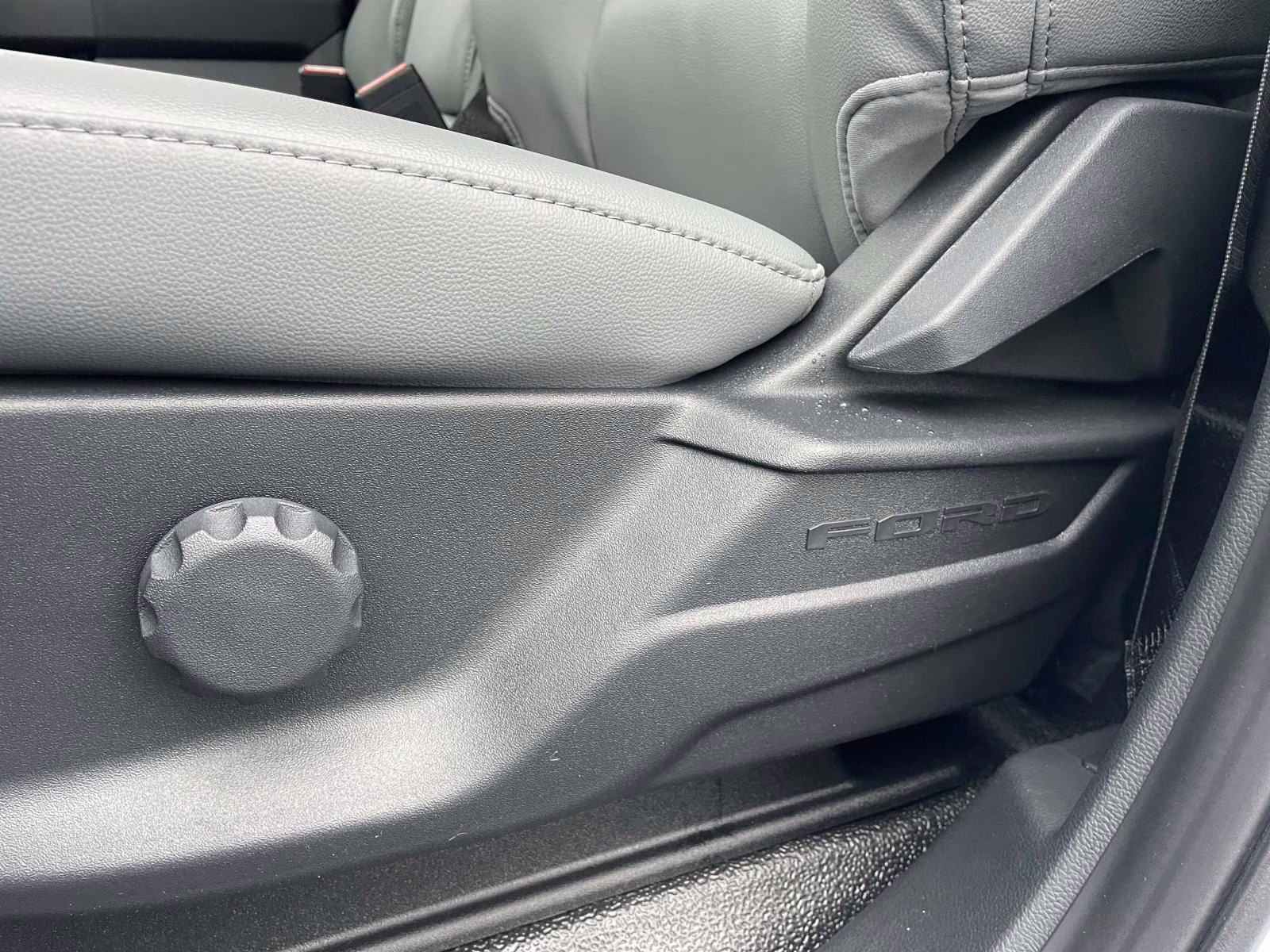 2026 Oxford White Ford Super Duty F-550 DRW XL 4X4 Chassis