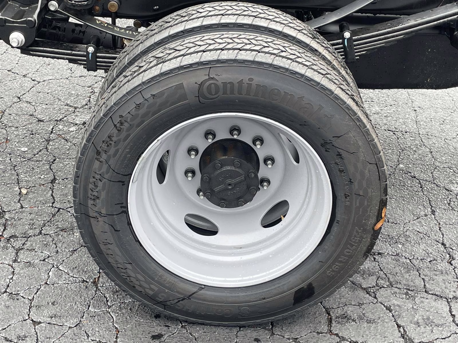 2026 Oxford White Ford Super Duty F-550 DRW XL 4X4 Chassis