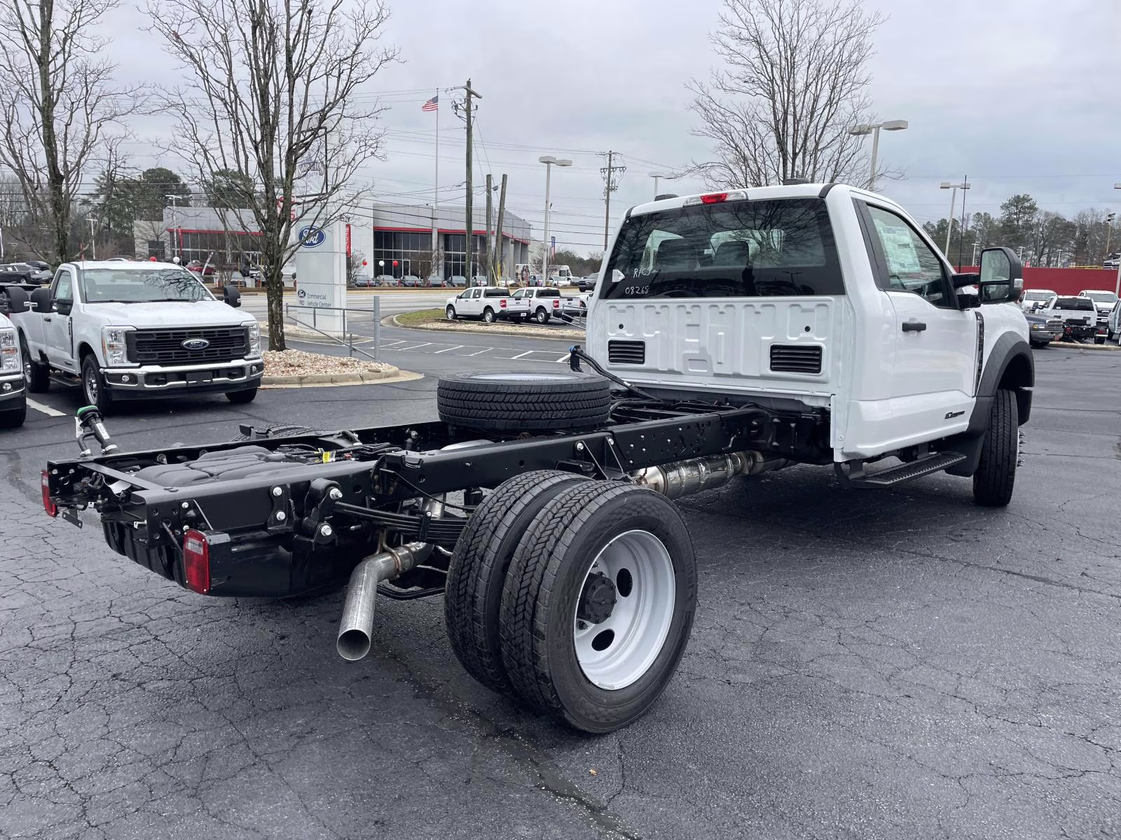 2026 Oxford White Ford Super Duty F-550 DRW XL 4X4 Chassis