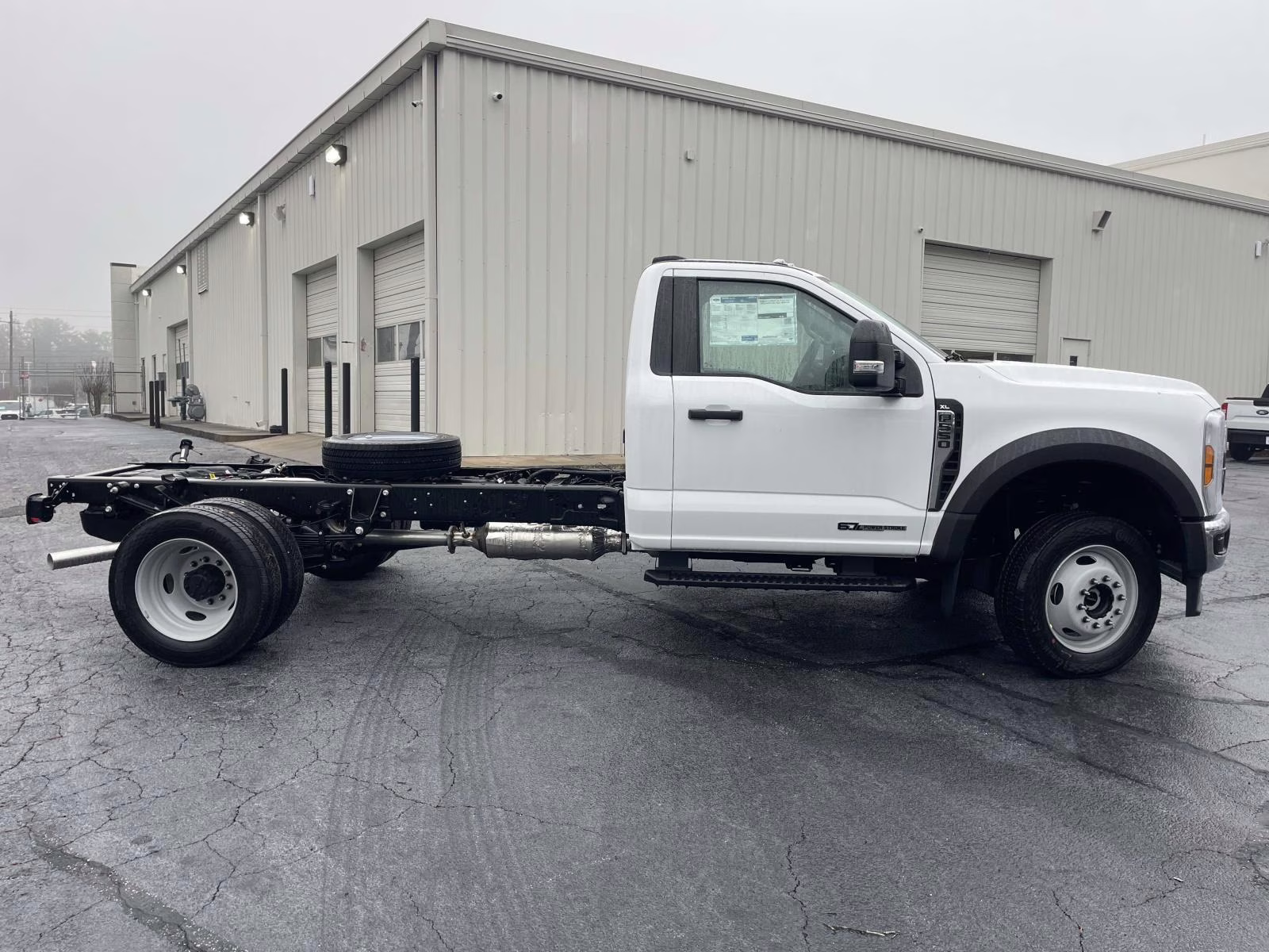 2026 Oxford White Ford Super Duty F-550 DRW XL 4X4 Chassis