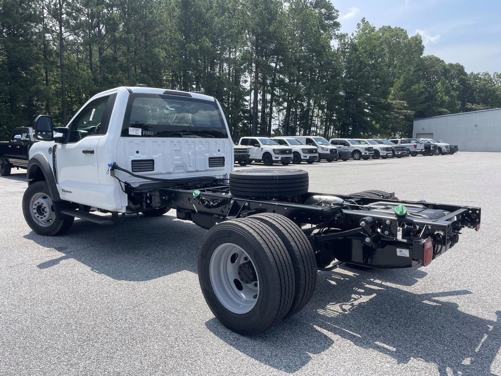 2025 Oxford White Ford F-600SD XL 4X4 Chassis