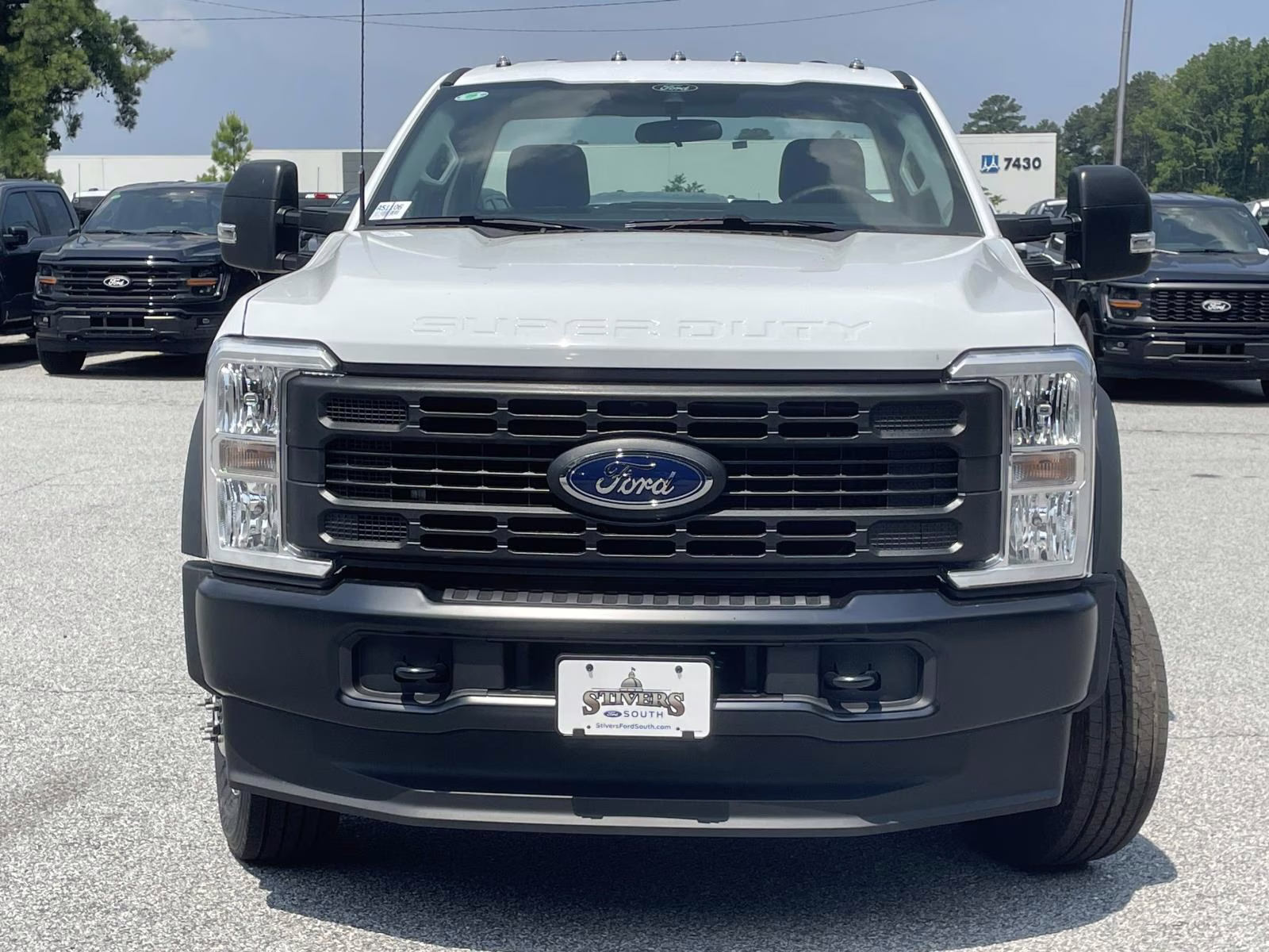 2025 Oxford White Ford F-600SD XL 4X4 Chassis