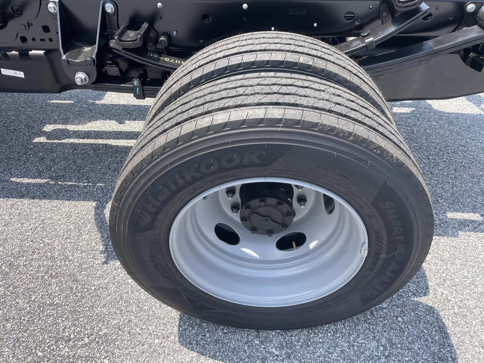 2025 Oxford White Ford F-600SD XL 4X4 Chassis