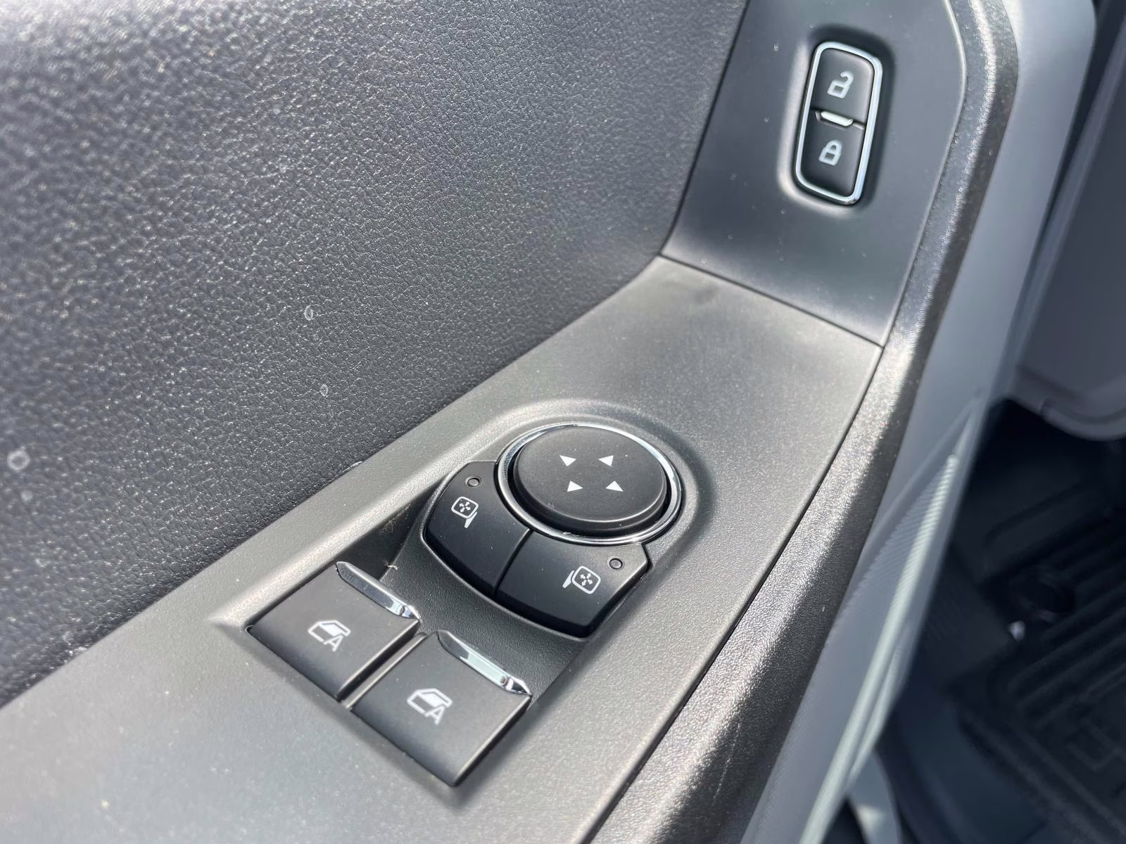 2025 Oxford White Ford F-600SD XL 4X4 Chassis