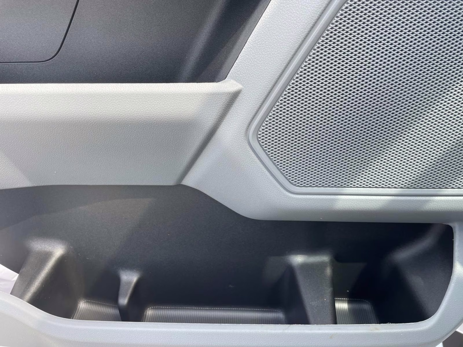 2025 Oxford White Ford F-600SD XL 4X4 Chassis