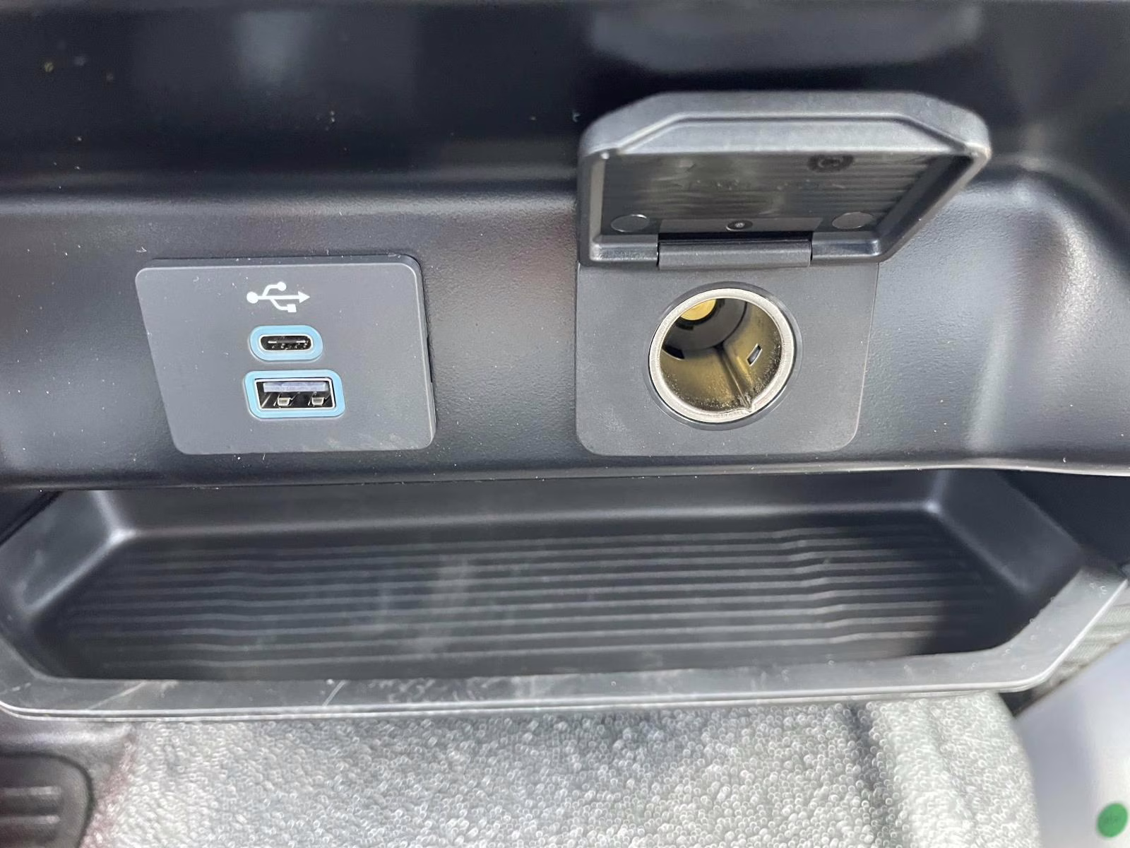 2025 Oxford White Ford F-600SD XL 4X4 Chassis