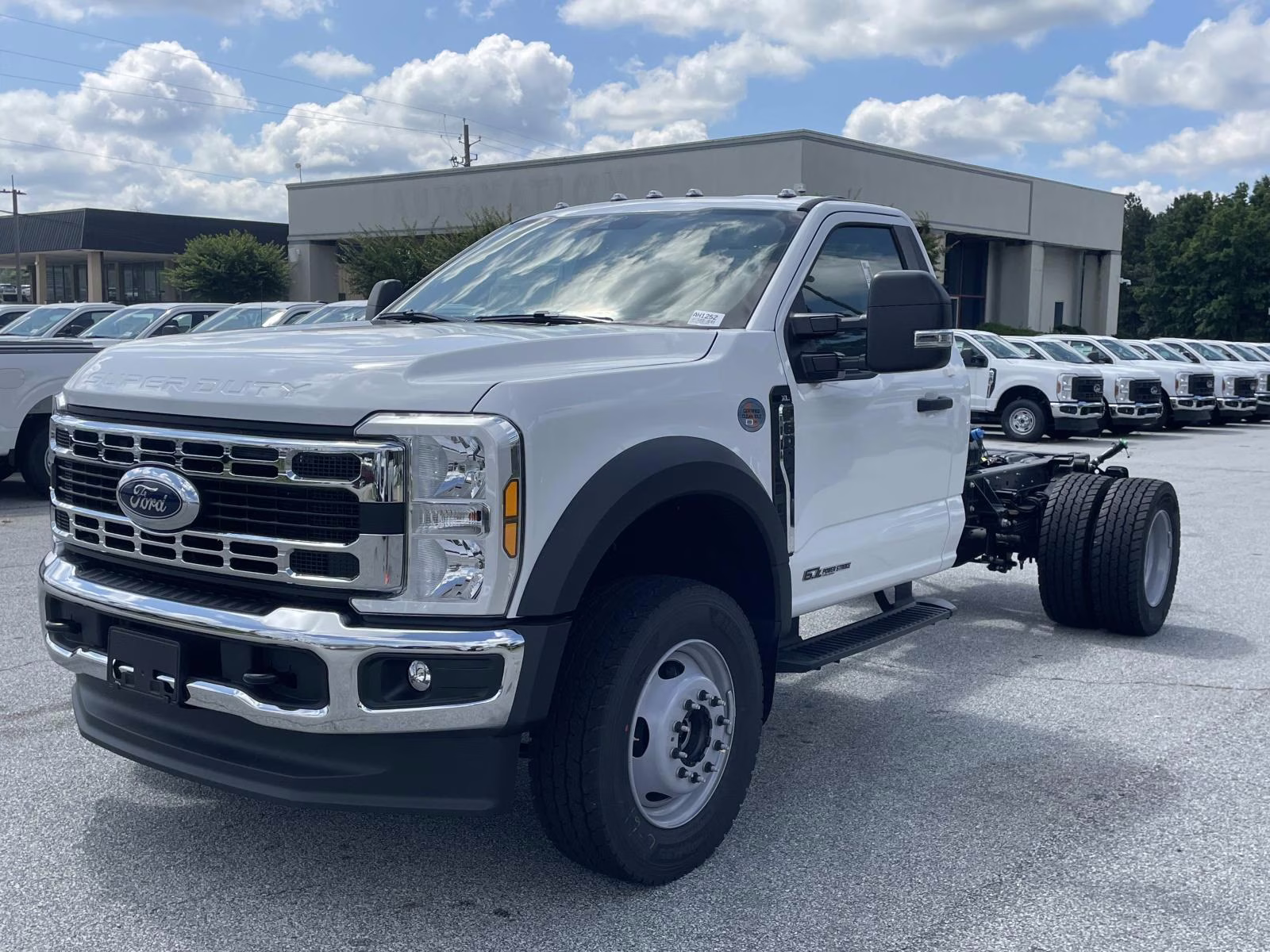 2025 Oxford White Ford F-600SD XL 4X4 Chassis