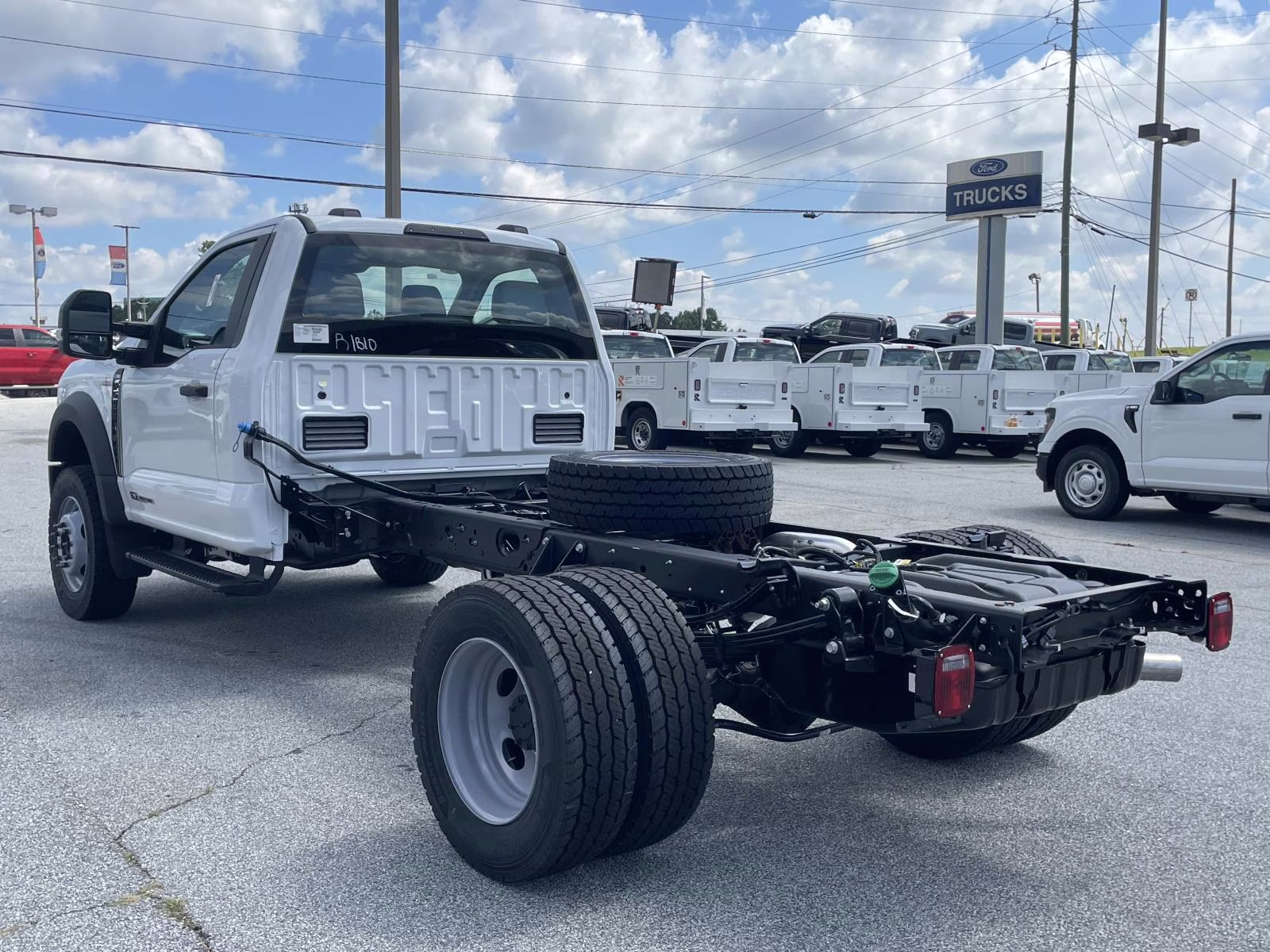 2025 Oxford White Ford F-600SD XL 4X4 Chassis