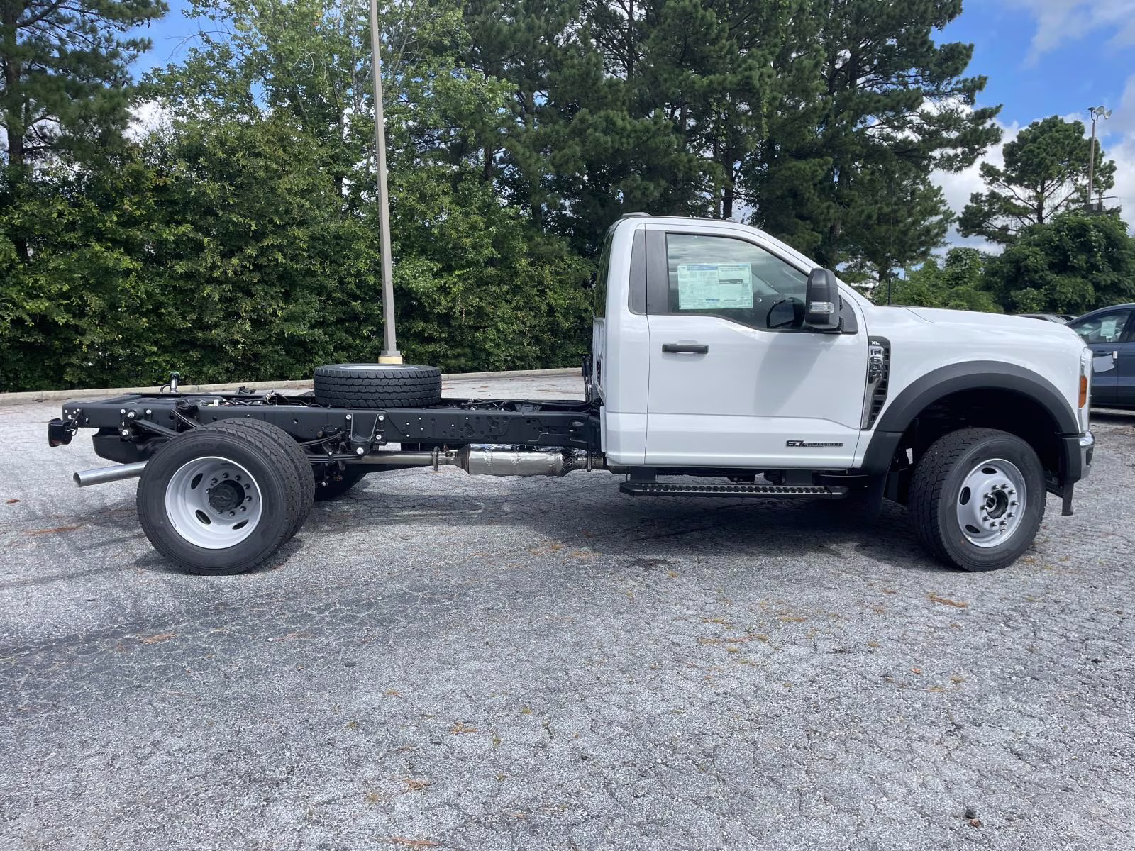 2025 Oxford White Ford F-600SD XL 4X4 Chassis