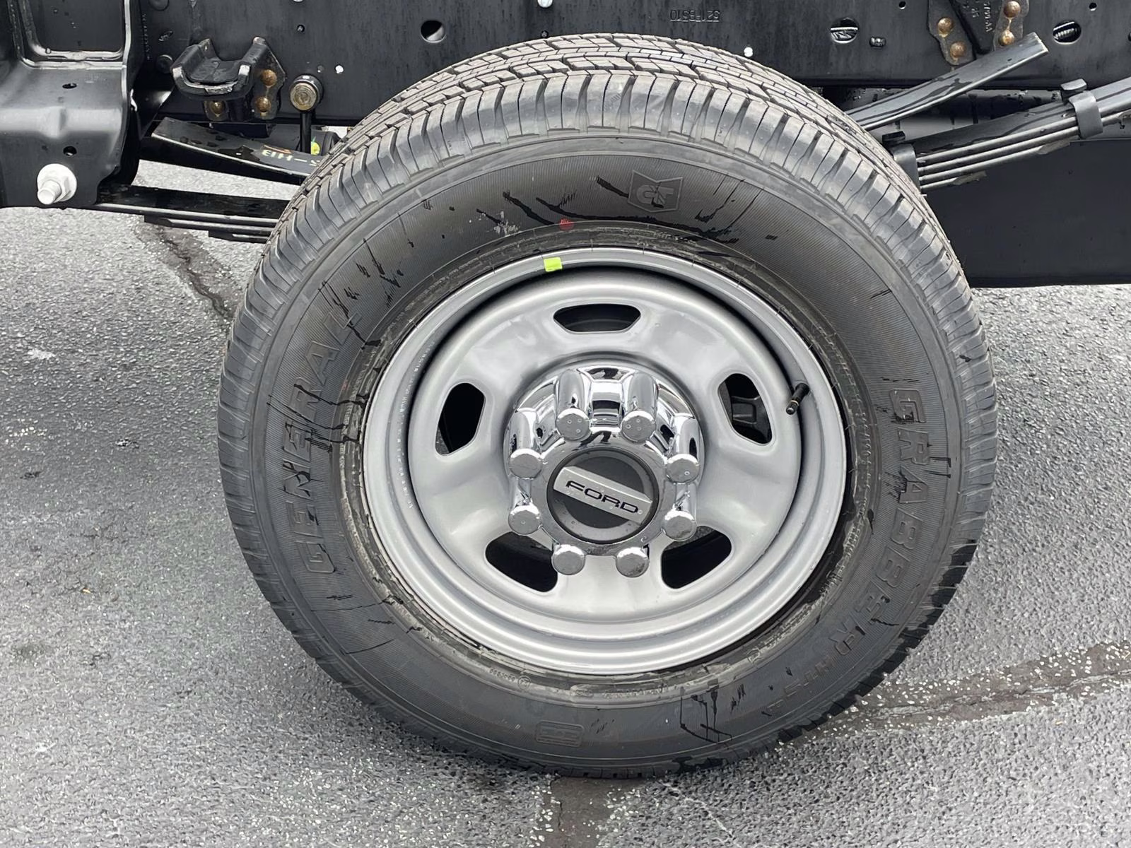 2026 Oxford White Ford Super Duty F-350 SRW XL RWD Chassis