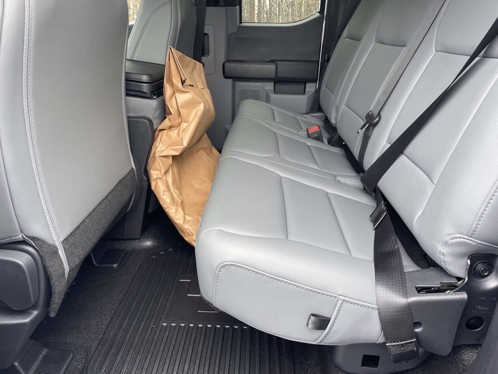 2026 Oxford White Ford Super Duty F-350 SRW XL RWD Chassis