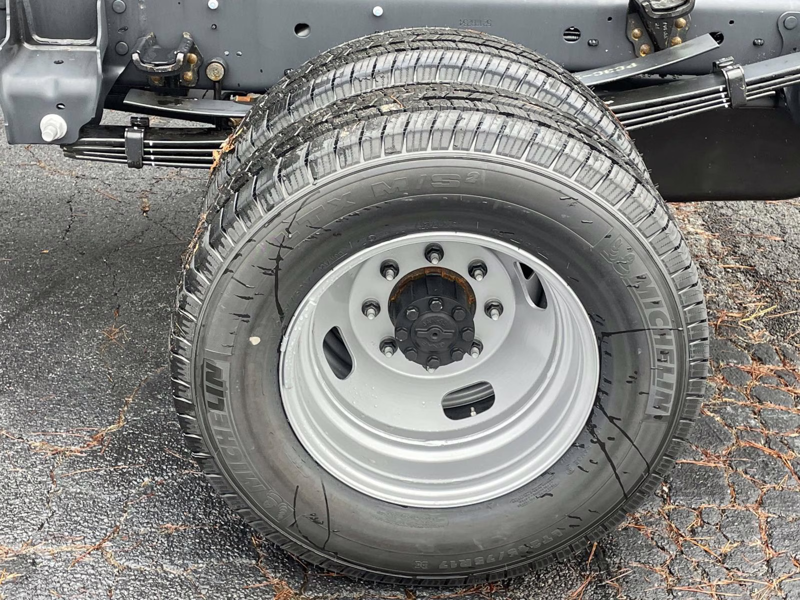 2026 Oxford White Ford Super Duty F-350 SRW XL RWD Chassis