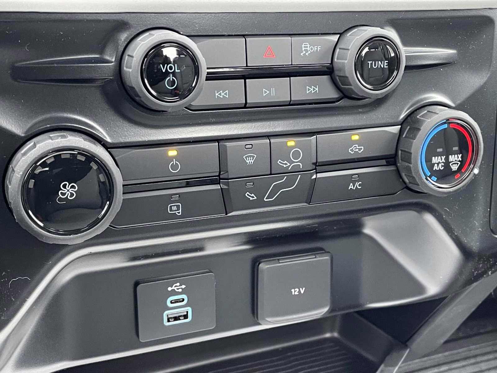 2026 Oxford White Ford Super Duty F-350 SRW XL RWD Chassis