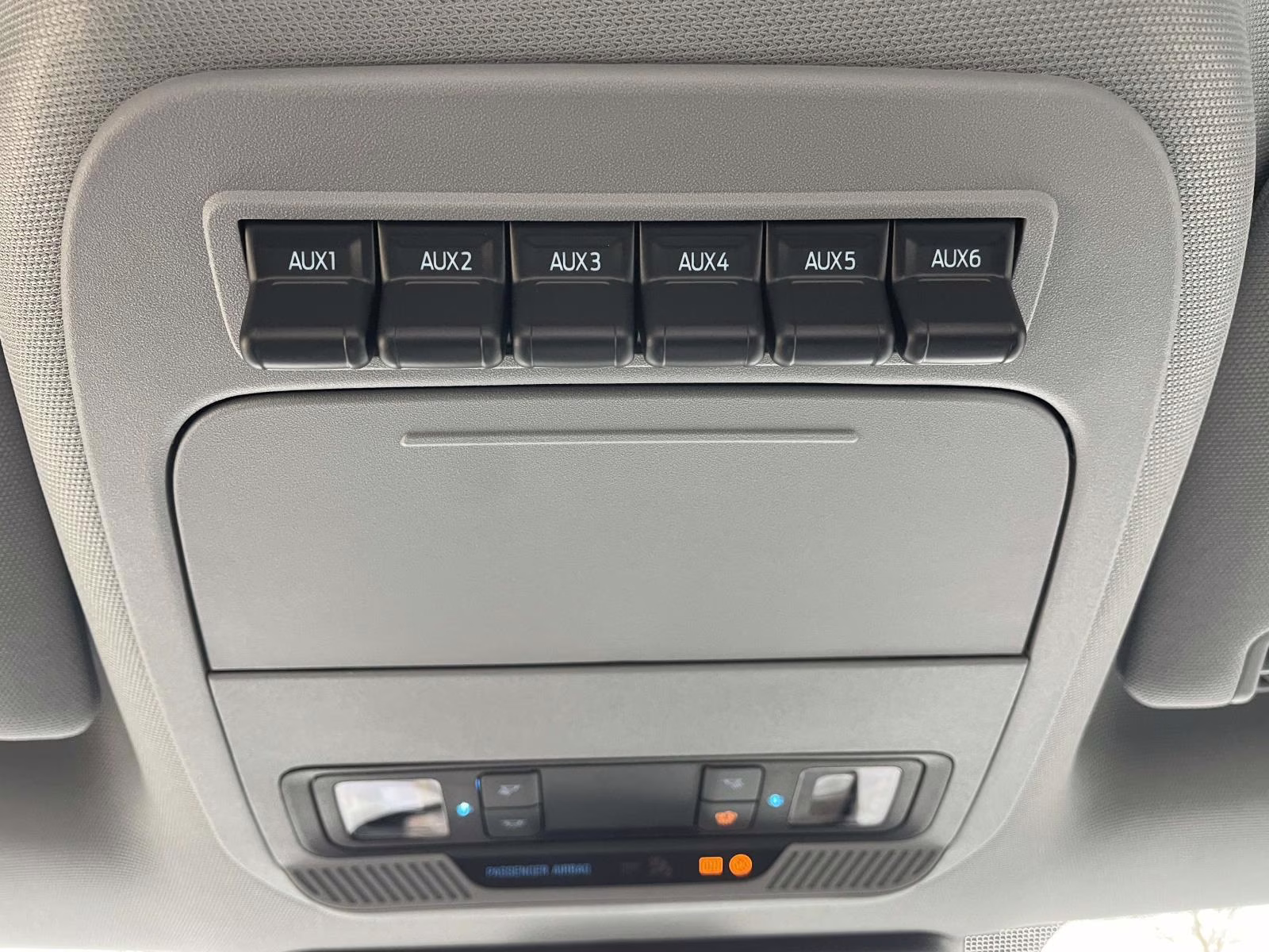 2026 Oxford White Ford Super Duty F-350 SRW XL RWD Chassis