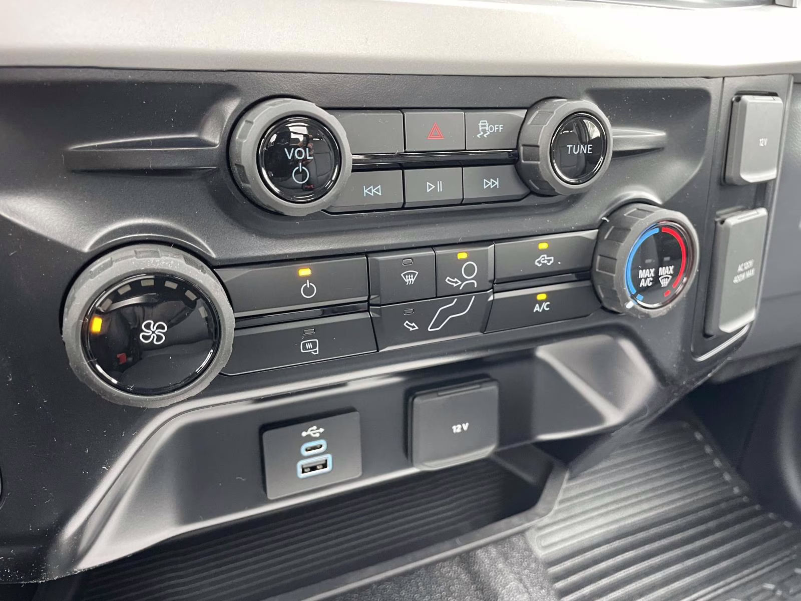 2026 Oxford White Ford Super Duty F-350 SRW XL RWD Chassis