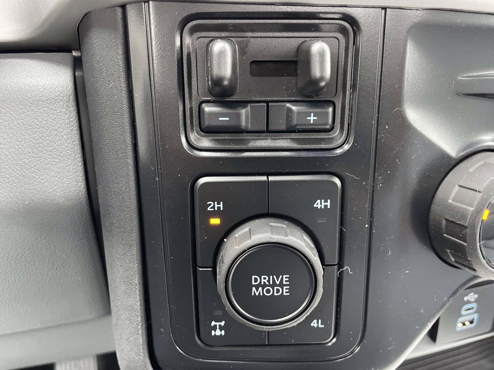 2026 Oxford White Ford Super Duty F-350 SRW XL RWD Chassis