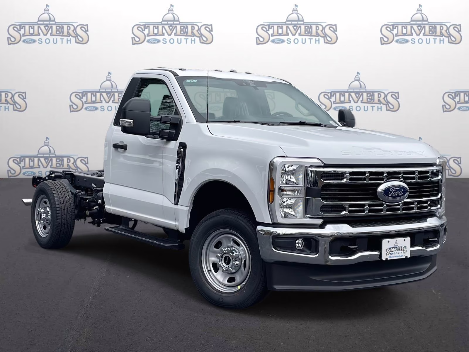 2026 Oxford White Ford Super Duty F-350 SRW XL 4X4 Chassis