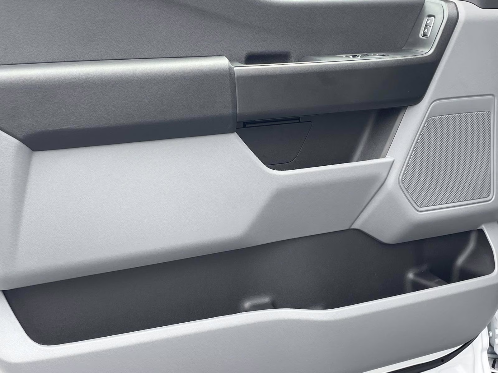 2026 Oxford White Ford Super Duty F-350 SRW XL 4X4 Chassis