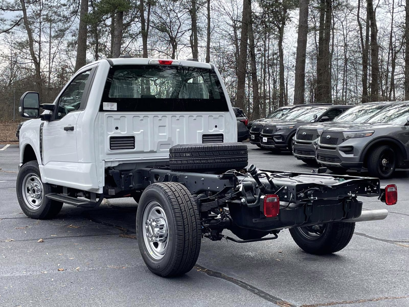 2026 Oxford White Ford Super Duty F-350 SRW XL 4X4 Chassis