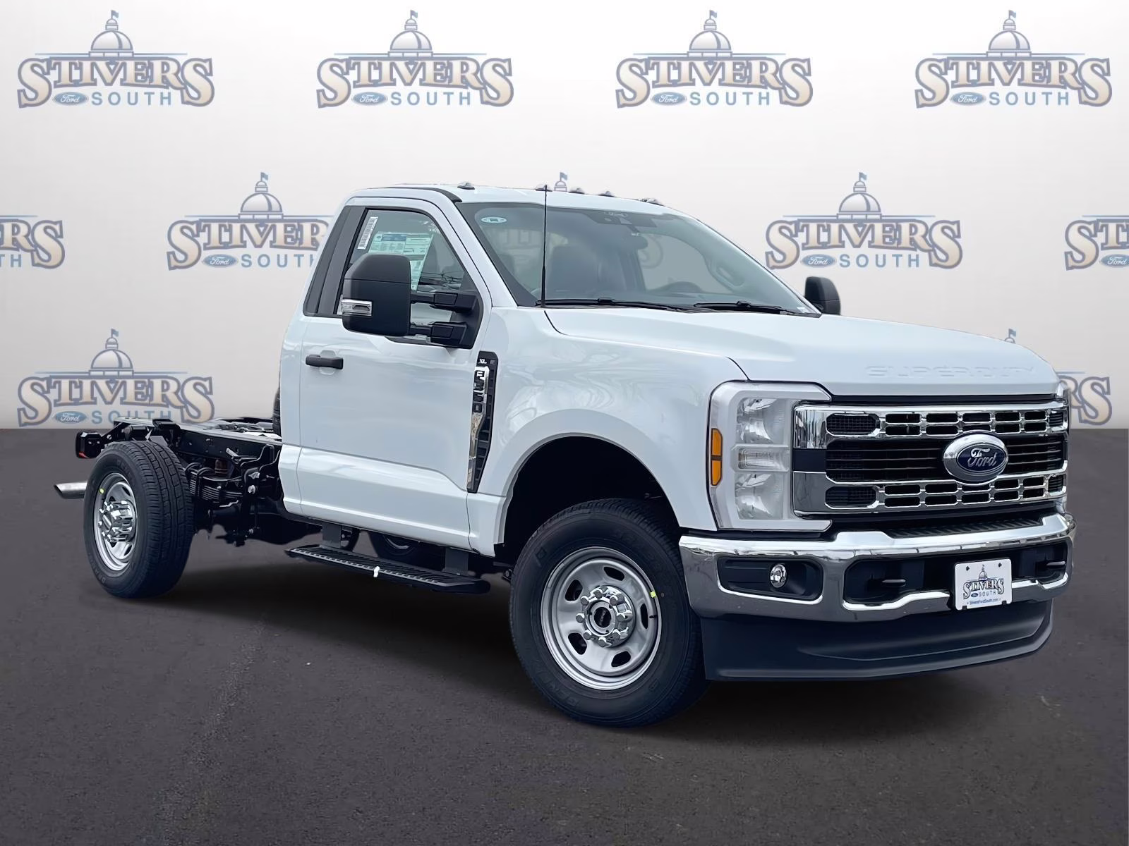 2026 Oxford White Ford Super Duty F-350 SRW XL 4X4 Chassis