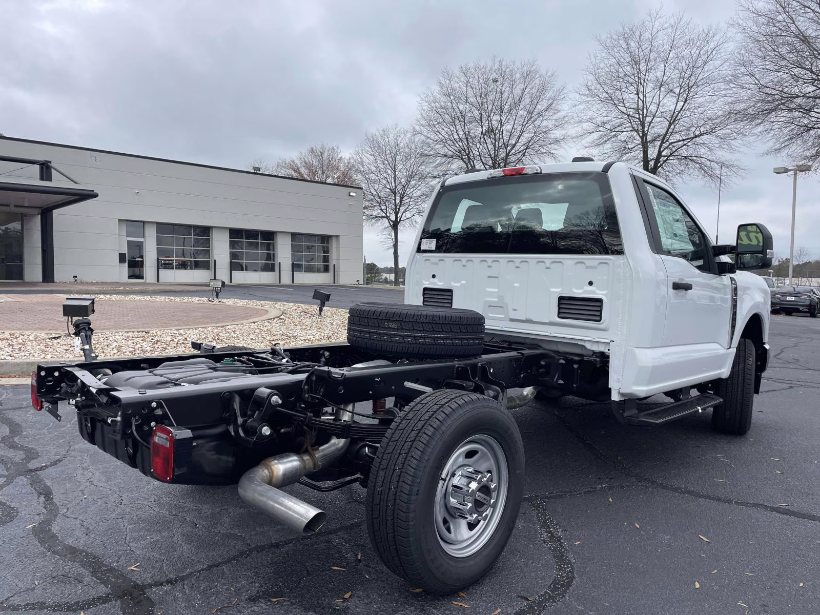 2026 Oxford White Ford Super Duty F-350 SRW XL 4X4 Chassis