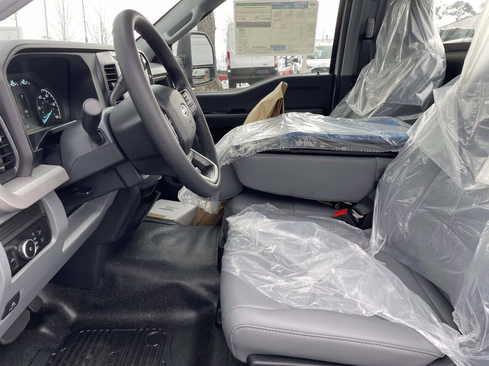 2026 Oxford White Ford Super Duty F-350 DRW XL RWD Chassis