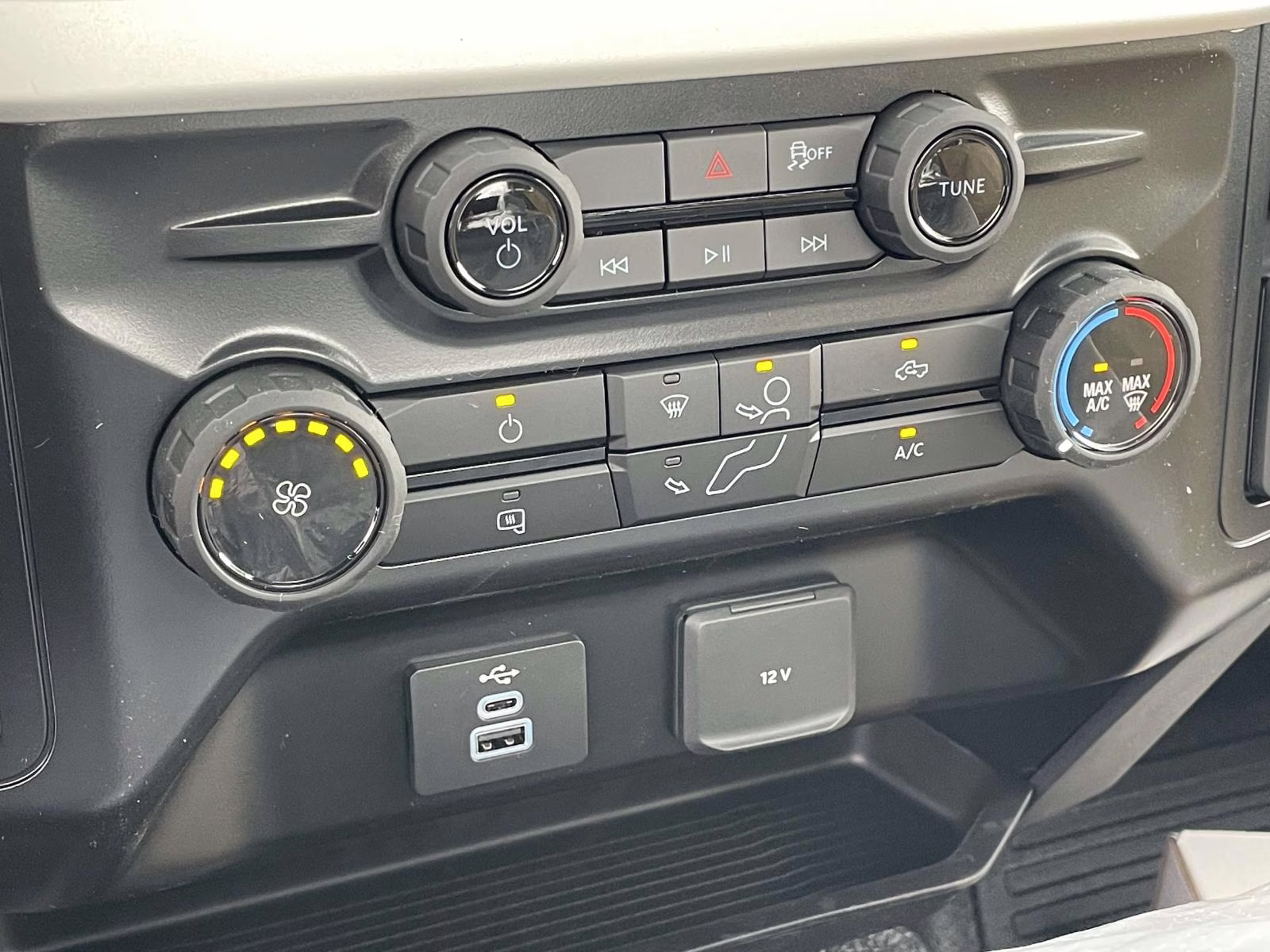 2026 Oxford White Ford Super Duty F-350 DRW XL RWD Chassis