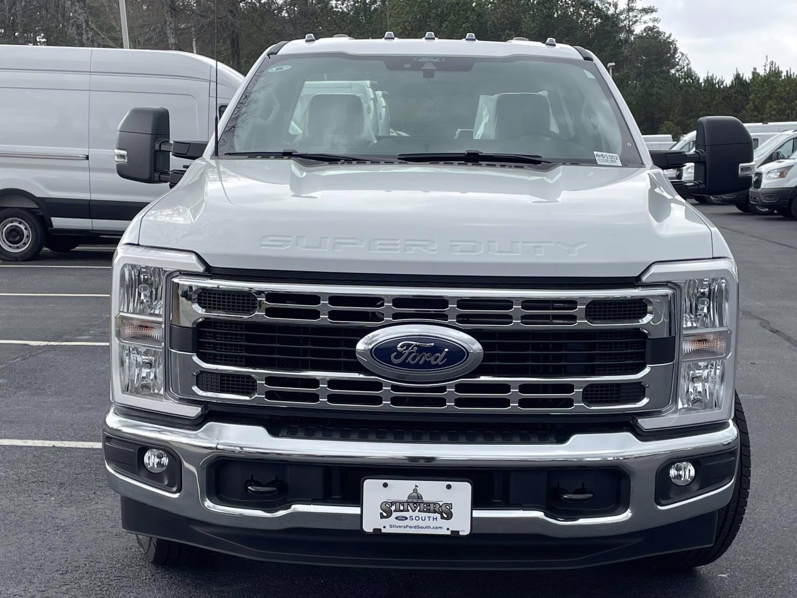 2026 Oxford White Ford Super Duty F-350 DRW XL RWD Chassis