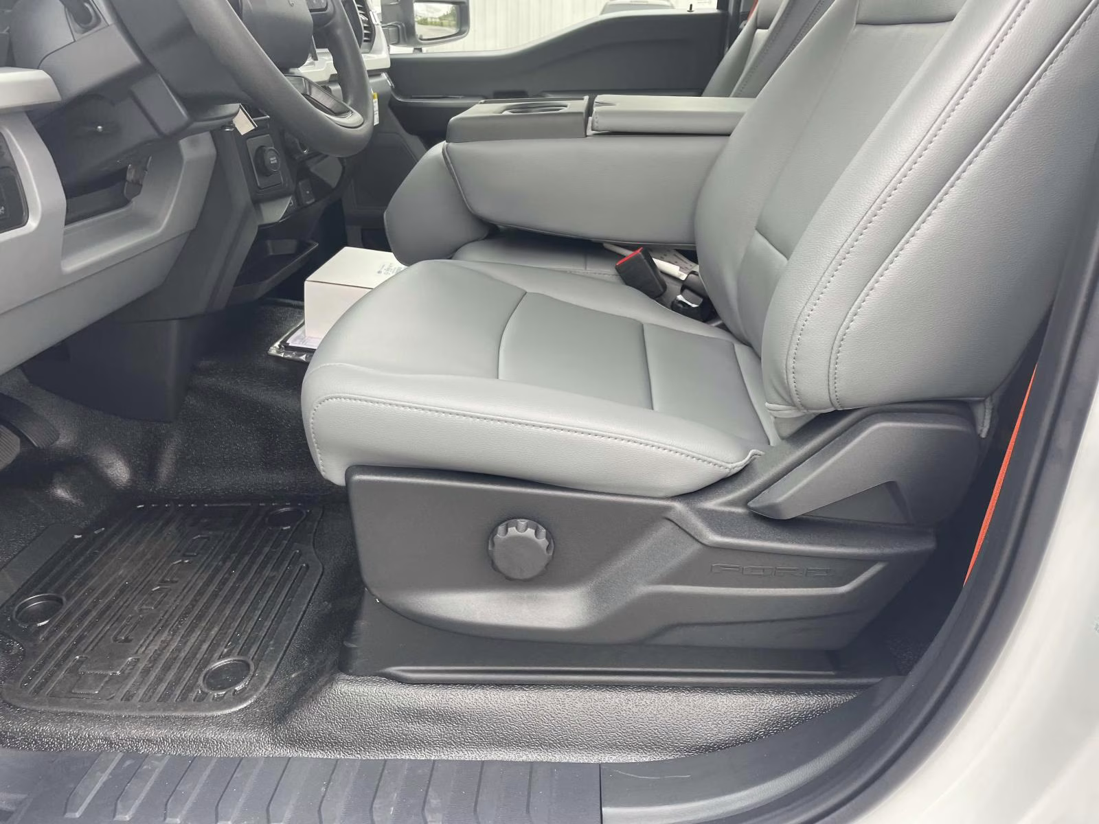 2025 Oxford White Ford Super Duty F-350 DRW XL RWD Chassis