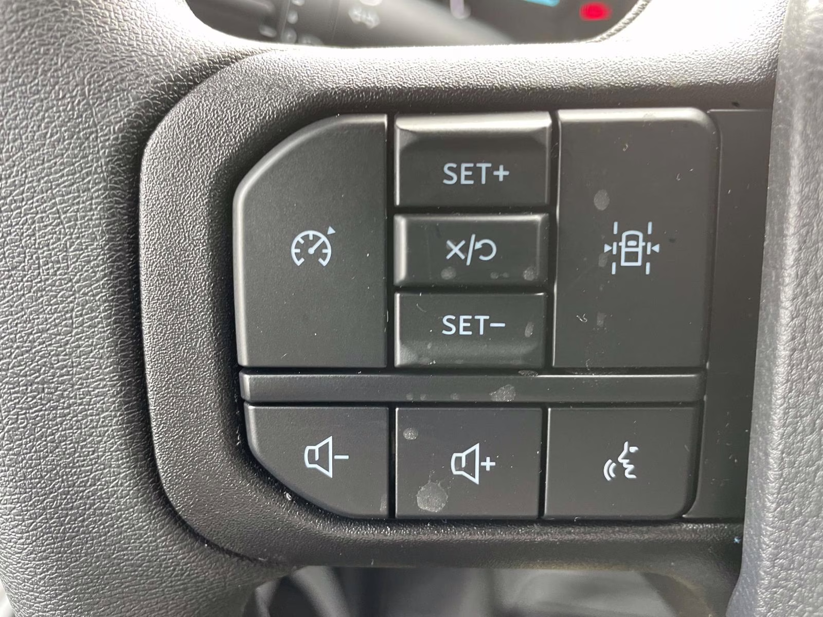 2026 Oxford White Ford Super Duty F-350 DRW XL RWD Chassis