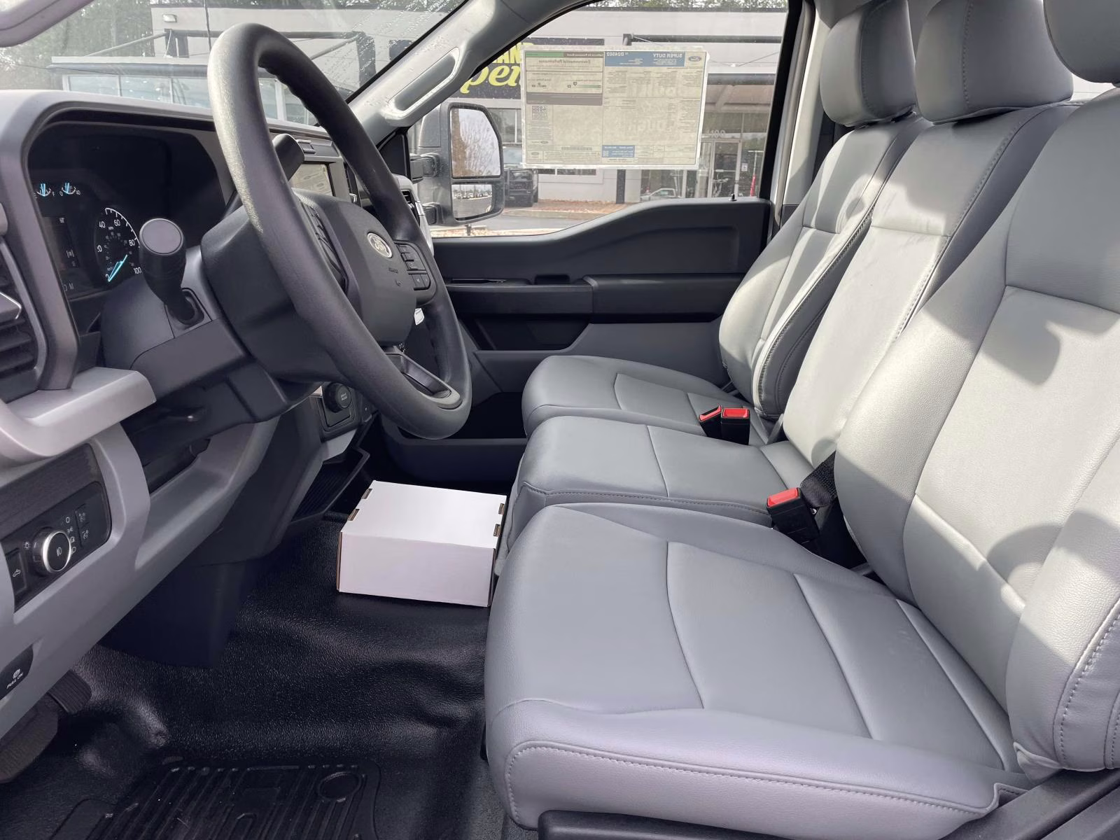 2026 Oxford White Ford Super Duty F-350 DRW XL RWD Chassis