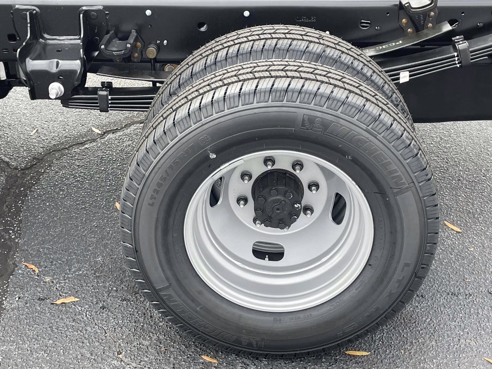 2026 Oxford White Ford Super Duty F-350 DRW XL RWD Chassis