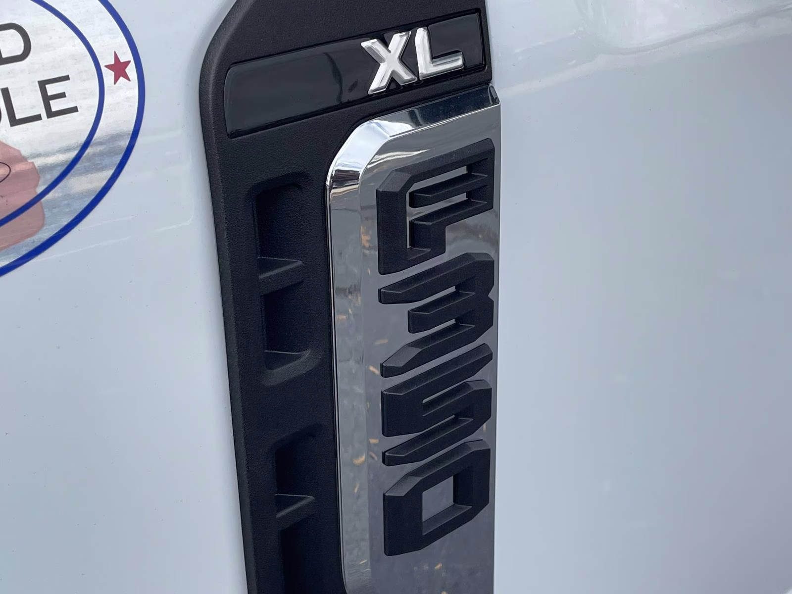 2026 Oxford White Ford Super Duty F-350 DRW XL RWD Chassis