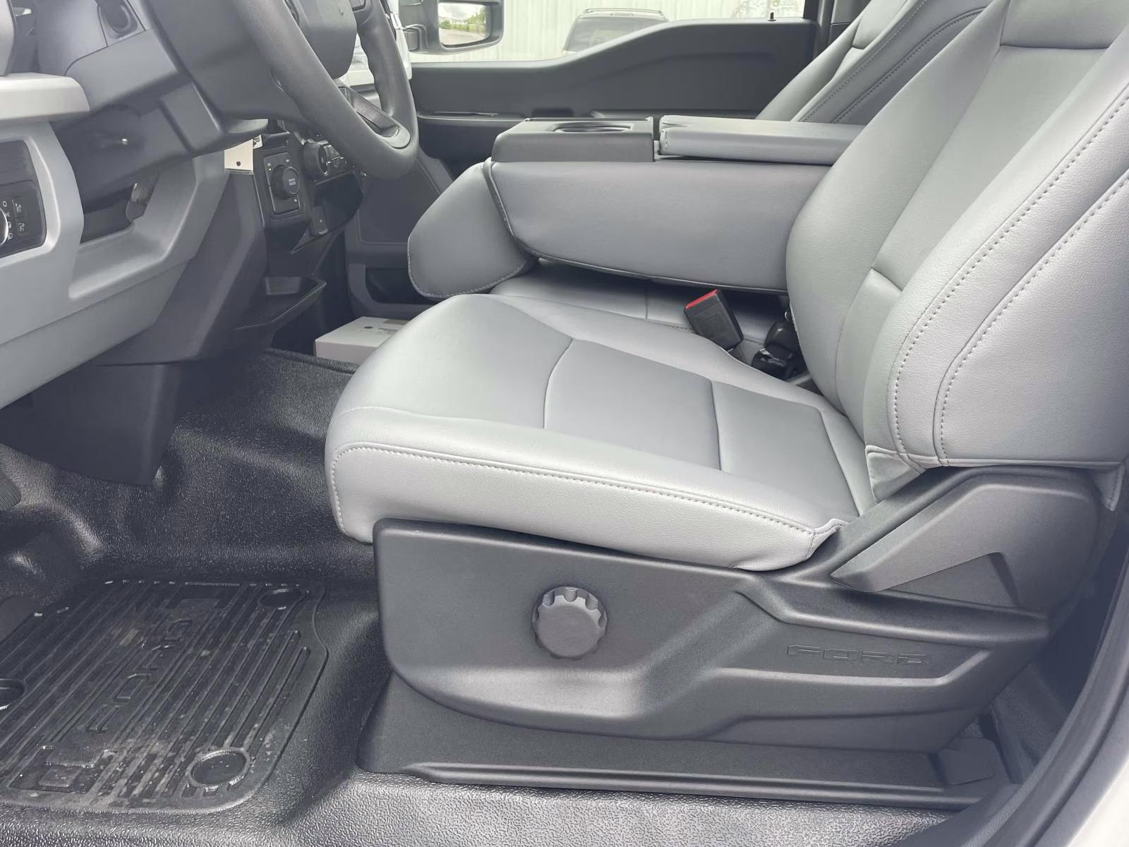 2025 Oxford White Ford Super Duty F-350 DRW XL RWD Chassis