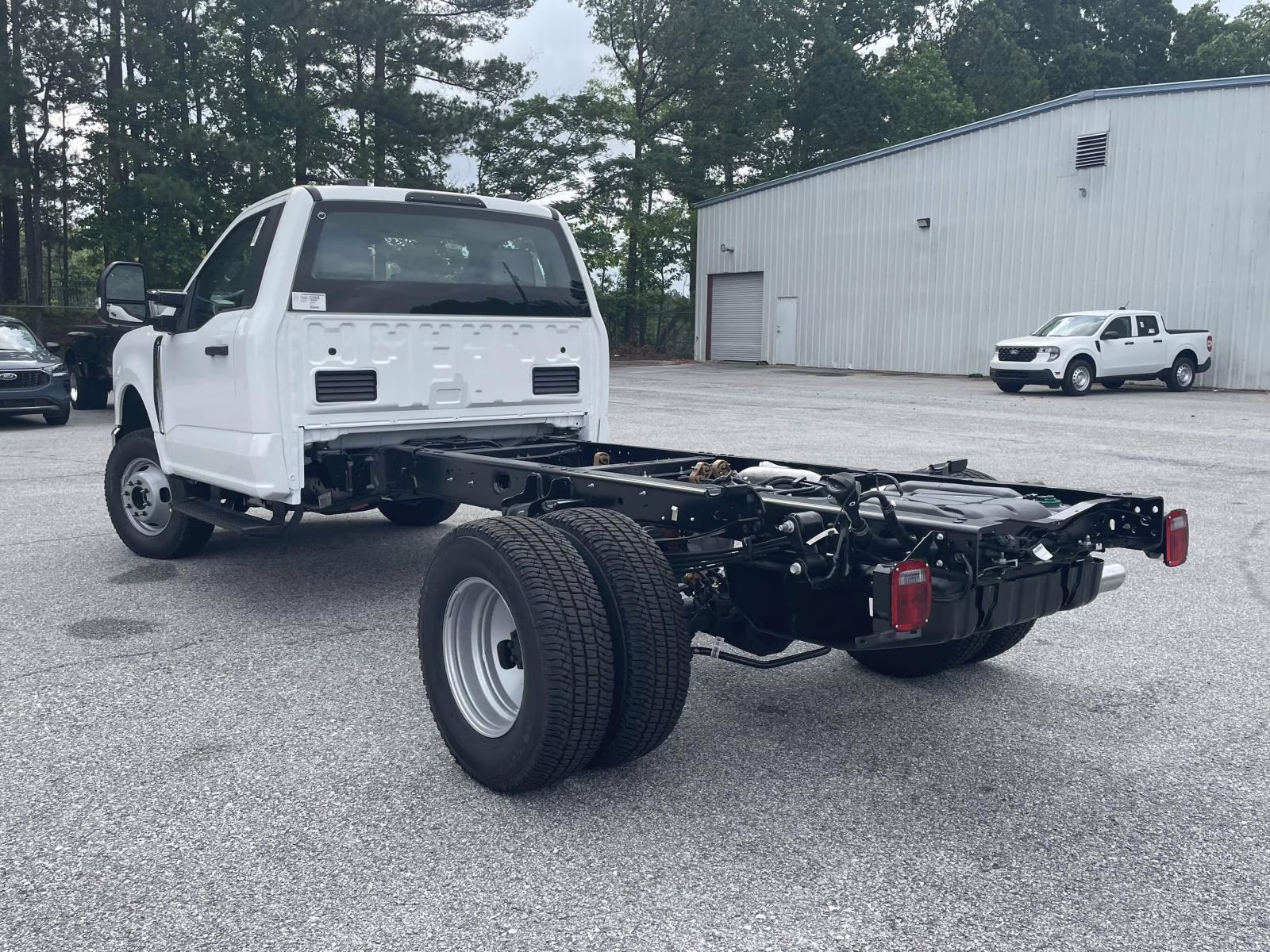 2025 Oxford White Ford Super Duty F-350 DRW XL RWD Chassis