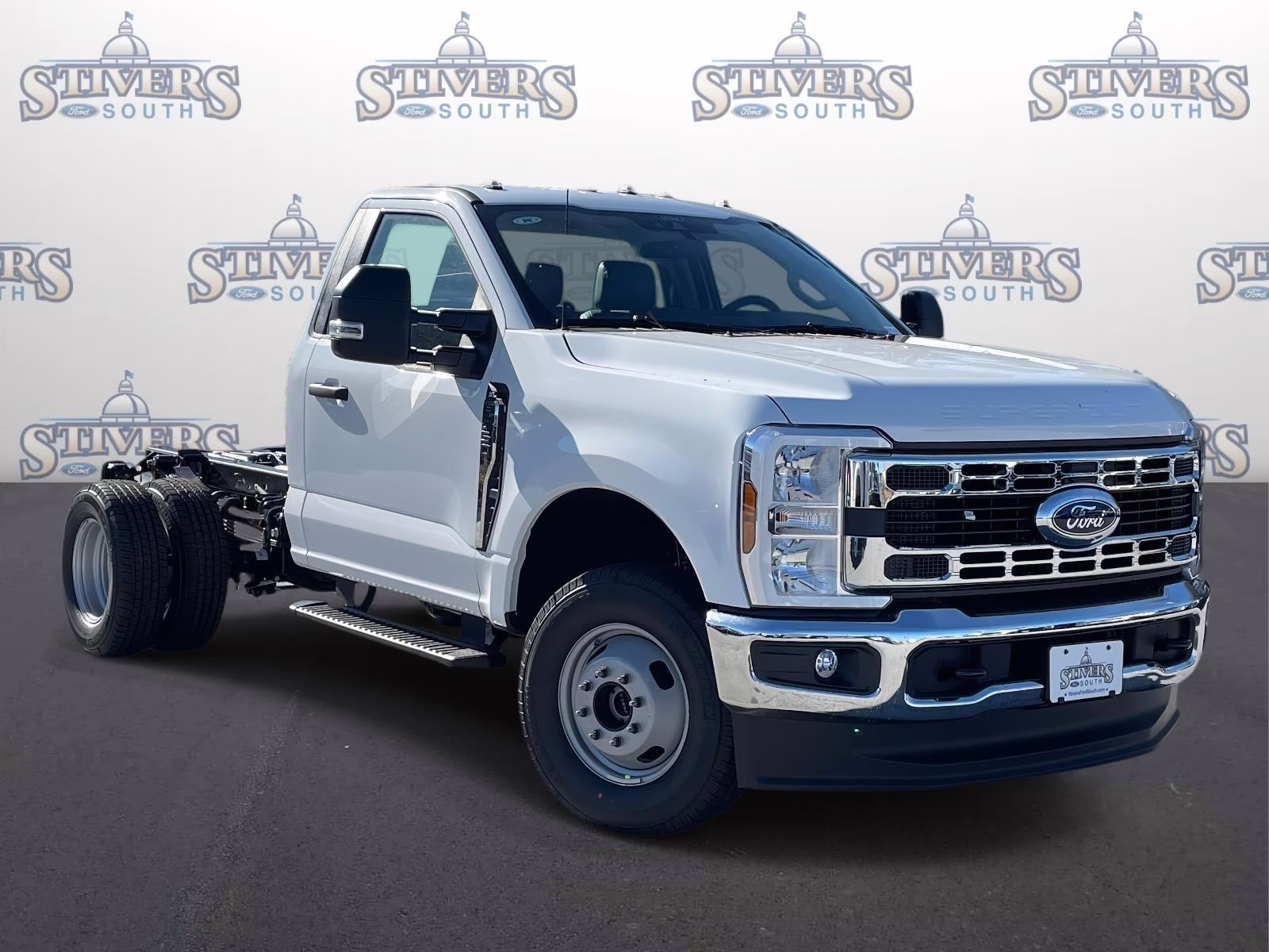 2026 Oxford White Ford Super Duty F-350 DRW XL 4X4 Chassis