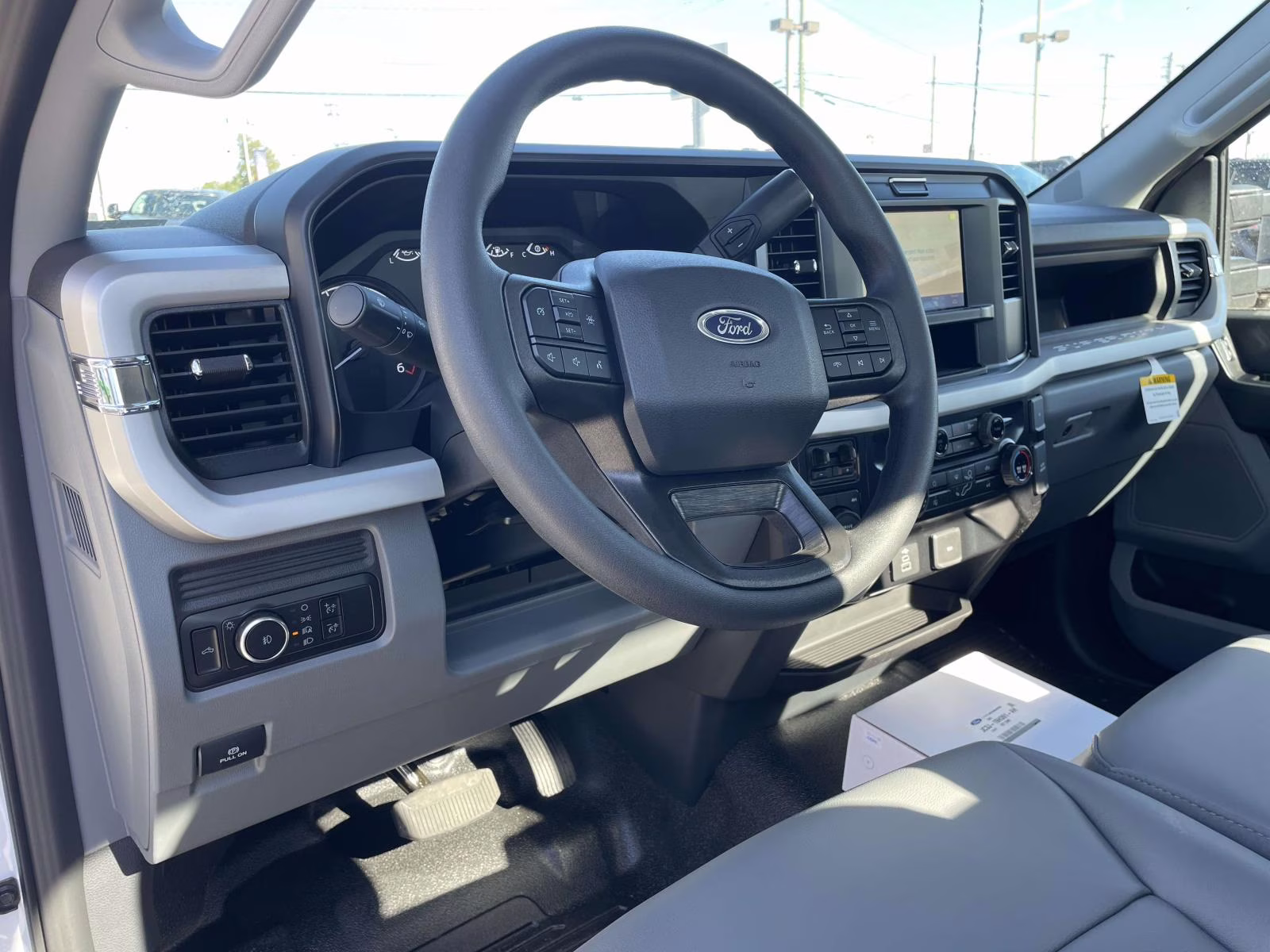 2026 Oxford White Ford Super Duty F-350 DRW XL 4X4 Chassis