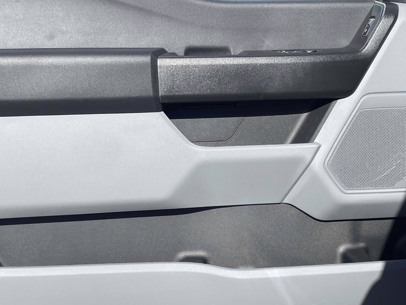 2026 Oxford White Ford Super Duty F-350 DRW XL 4X4 Chassis