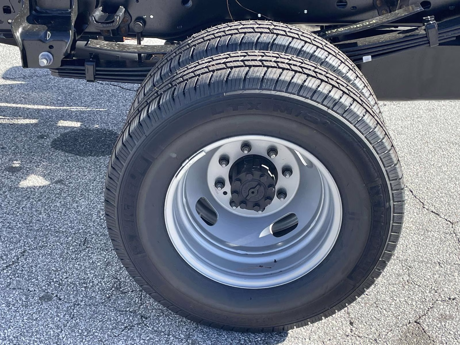 2026 Oxford White Ford Super Duty F-350 DRW XL 4X4 Chassis