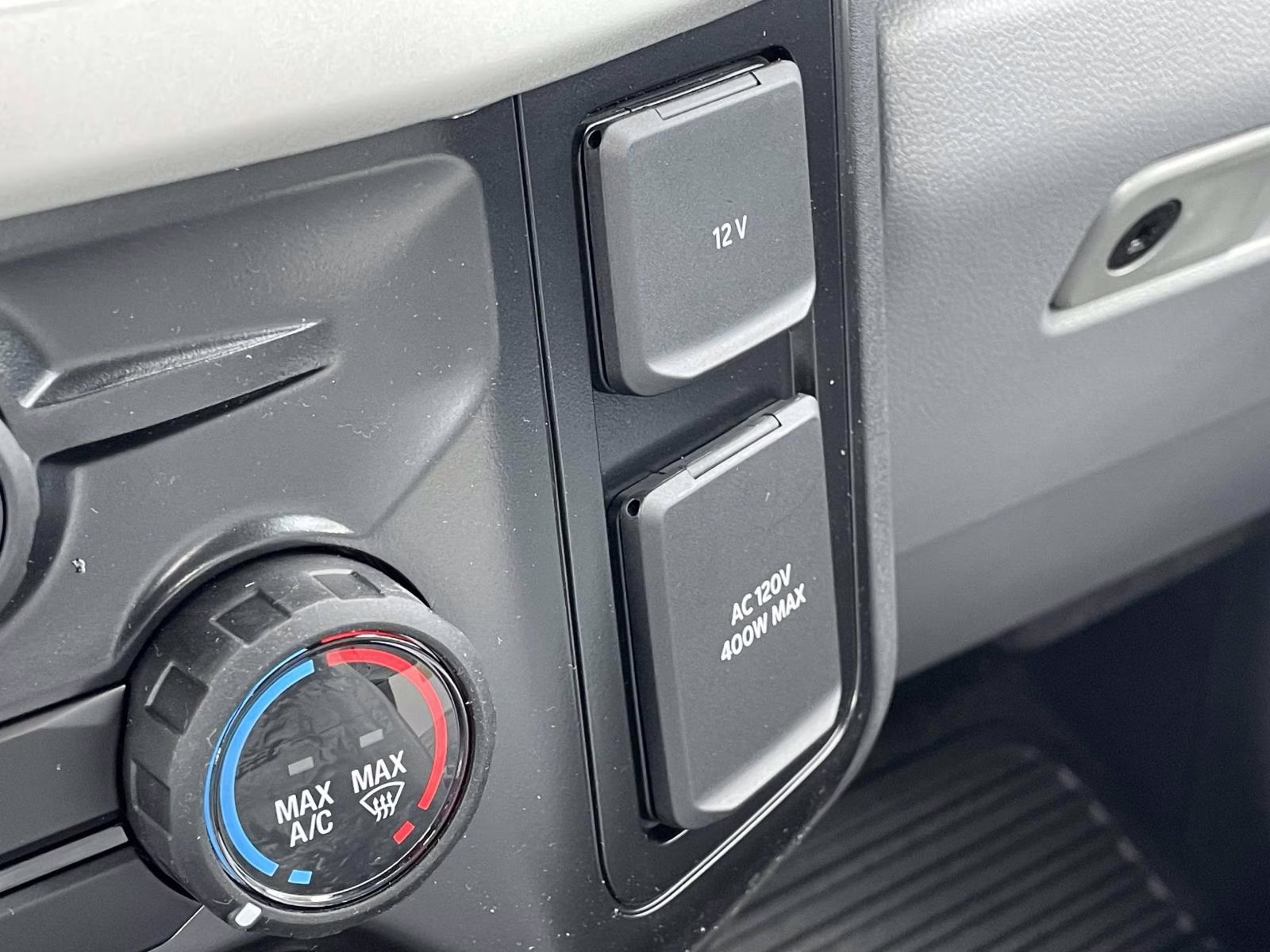 2026 Oxford White Ford Super Duty F-350 DRW XL 4X4 Chassis