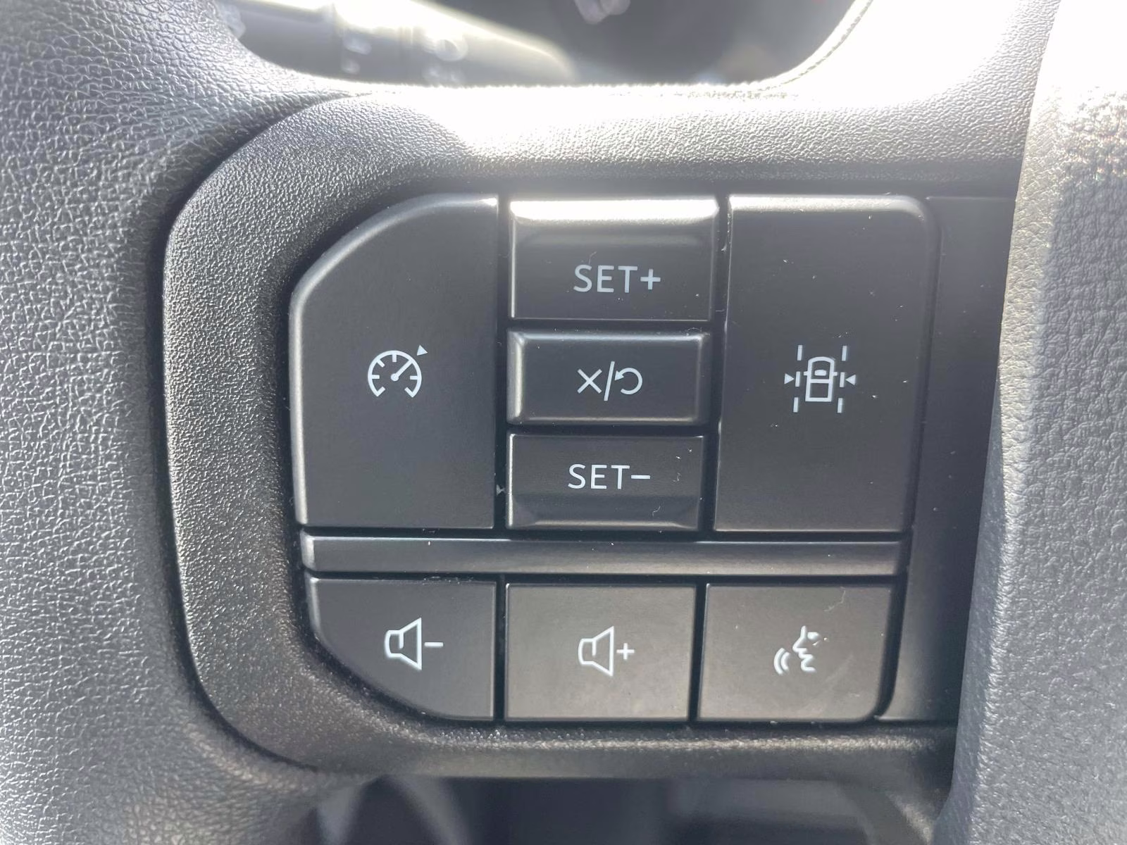 2025 Oxford White Ford Super Duty F-350 DRW XL 4X4 Chassis